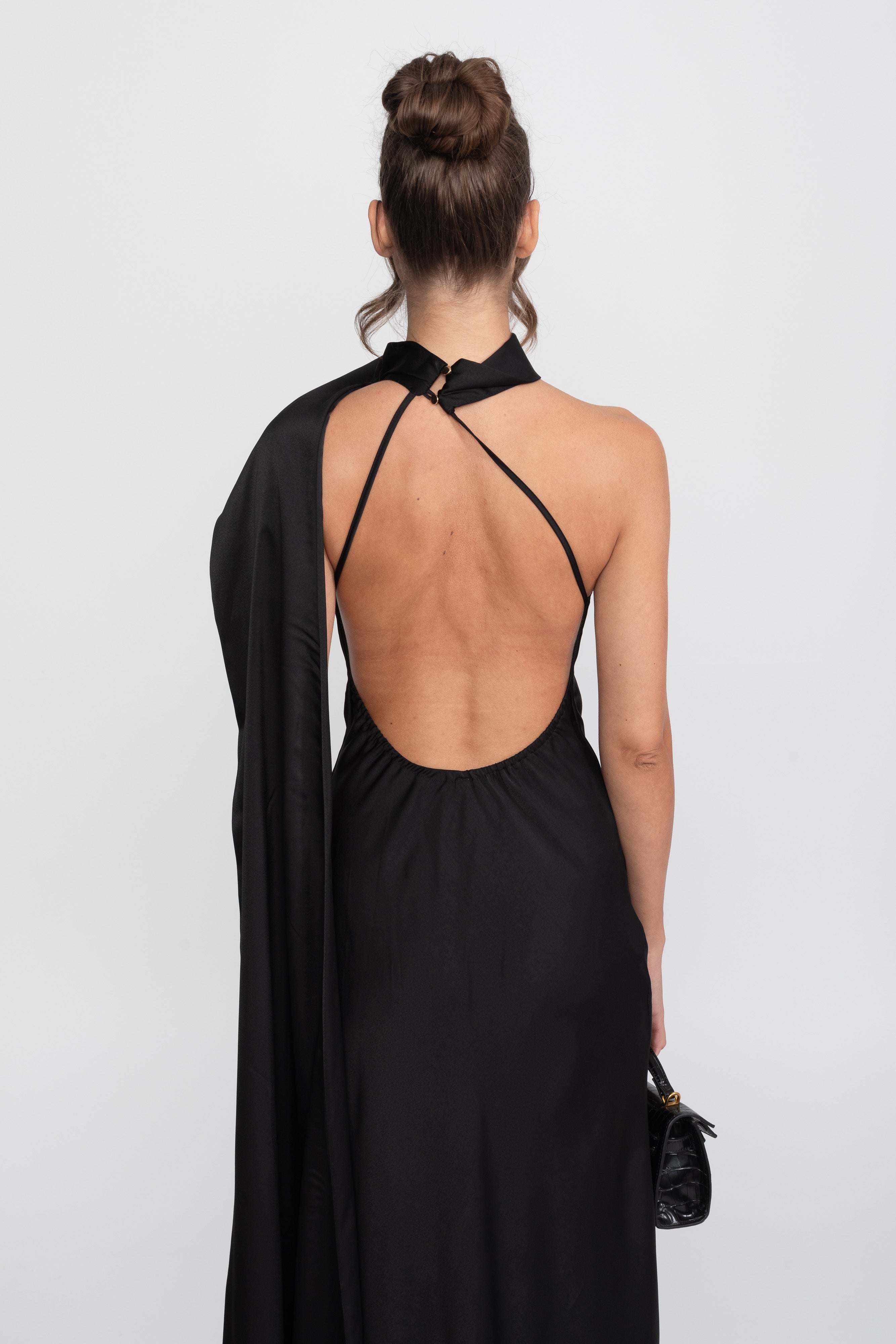 Robe nuisette en satin à col halter torsadé avec encolure asymétrique - Noir