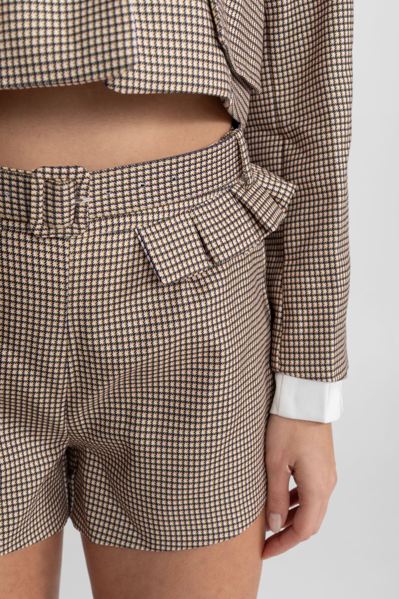 Ensemble coordonné tailleur à carreaux avec détail nœud statement – Beige