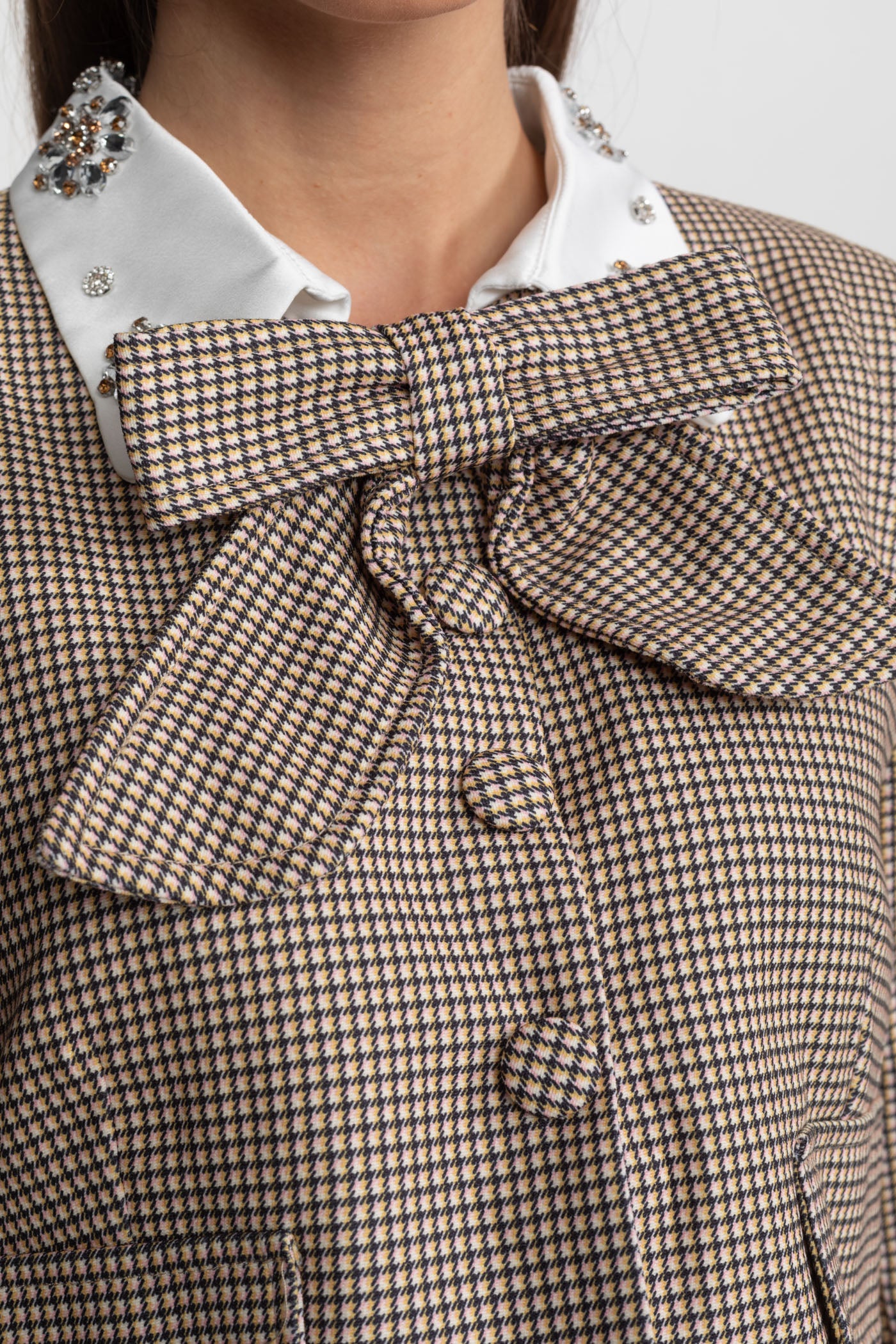 Ensemble coordonné tailleur à carreaux avec détail nœud statement – Beige