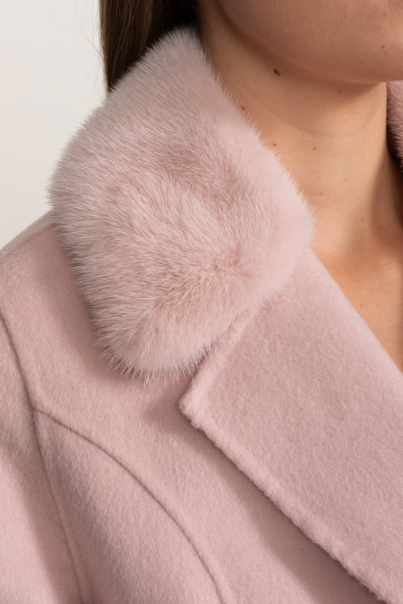 Manteau en laine orné avec col en renard – Rose