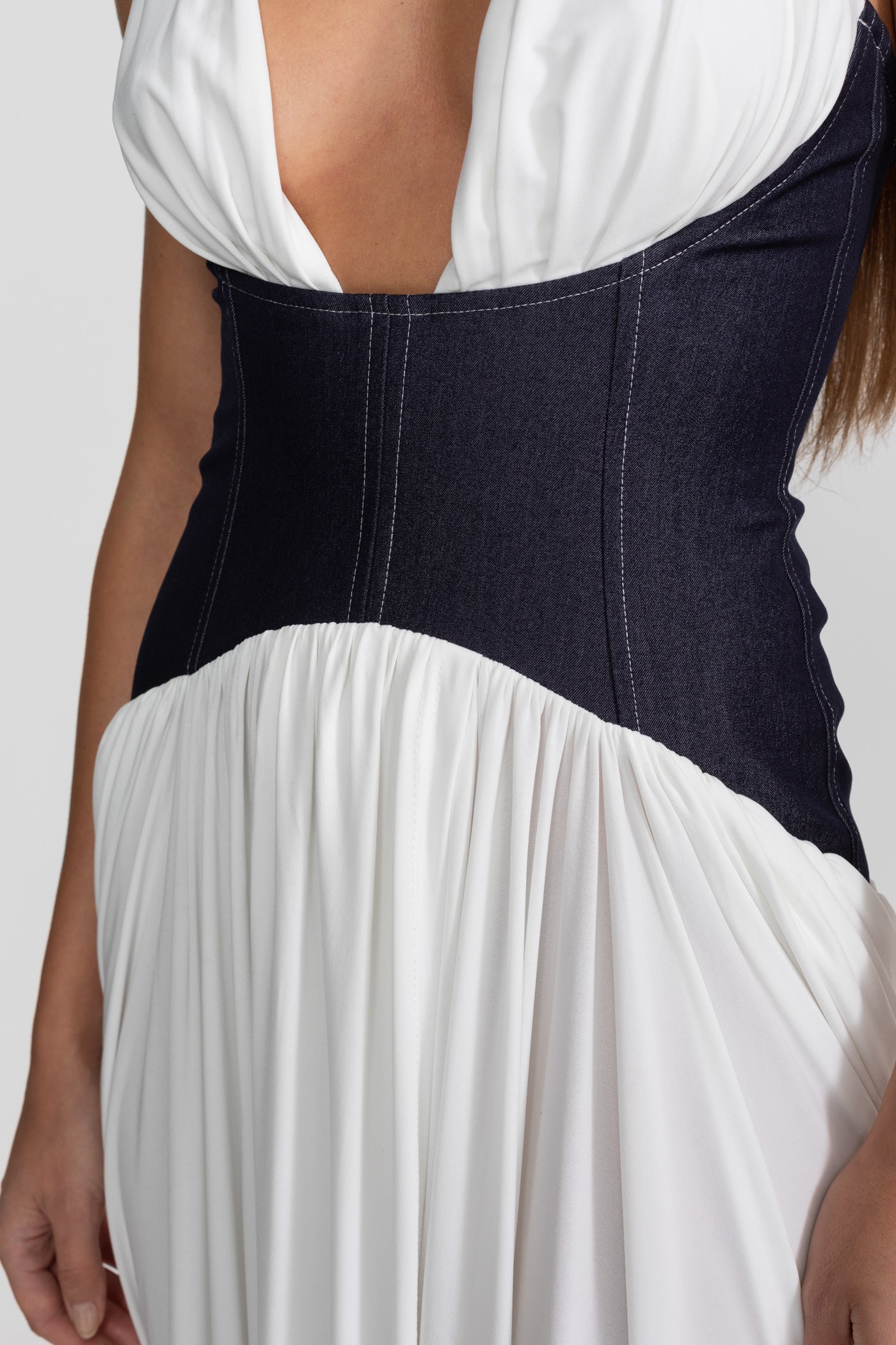 Robe Maxi Halter avec Corset en Denim à la Taille – Blanc