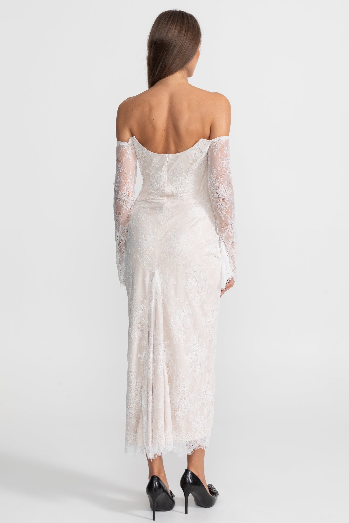 Robe midi en dentelle à épaules dénudées avec bustier orné de perles - Ivoire