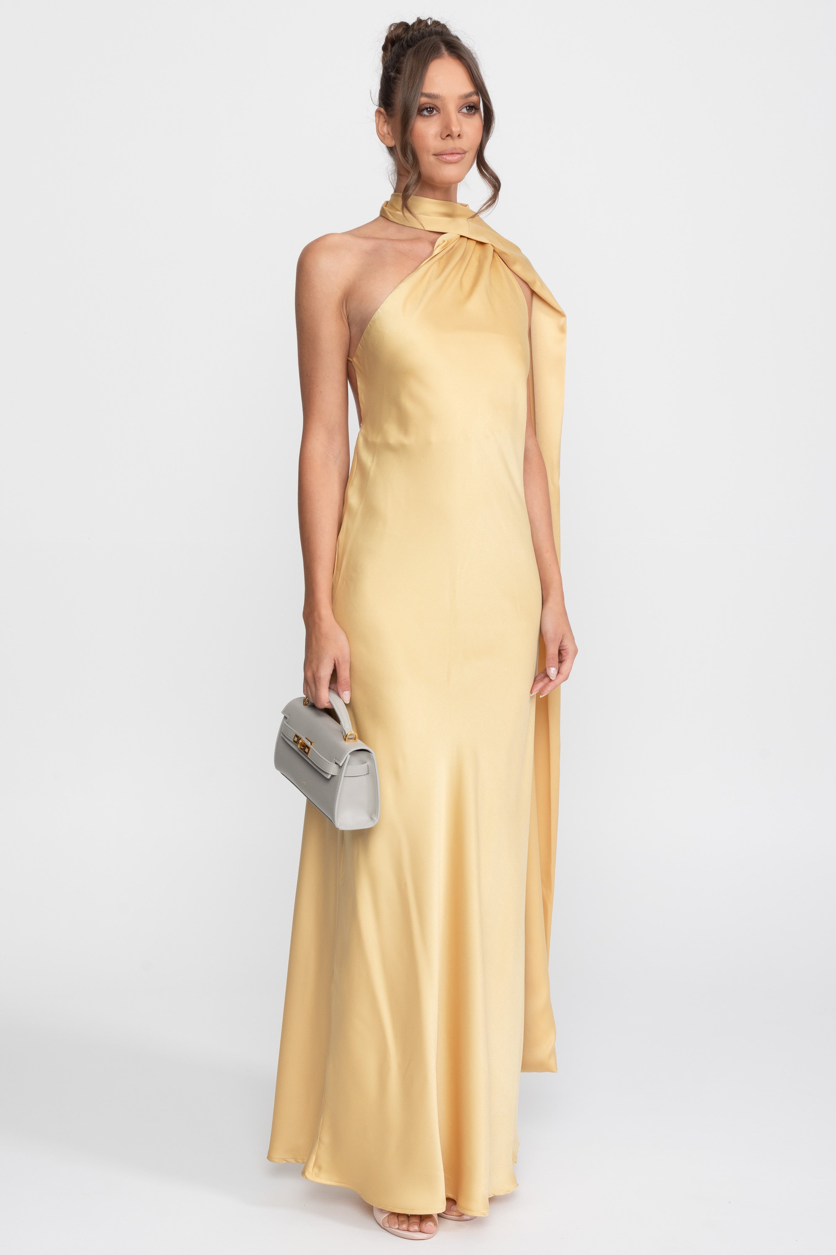 Robe nuisette en satin à col licou torsadé avec encolure asymétrique - Jaune