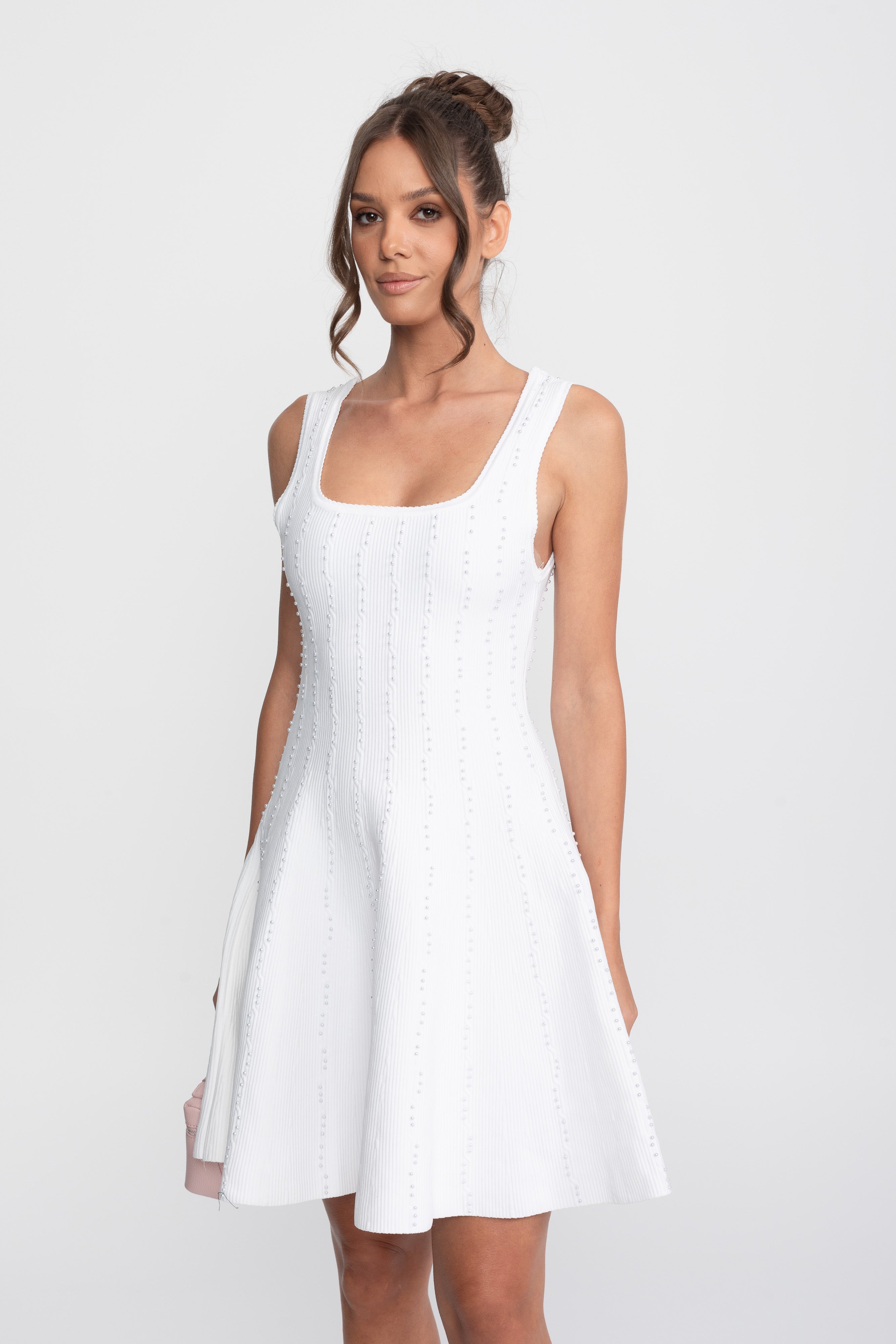Robe courte côtelée à col carré ornée de perles - Blanc