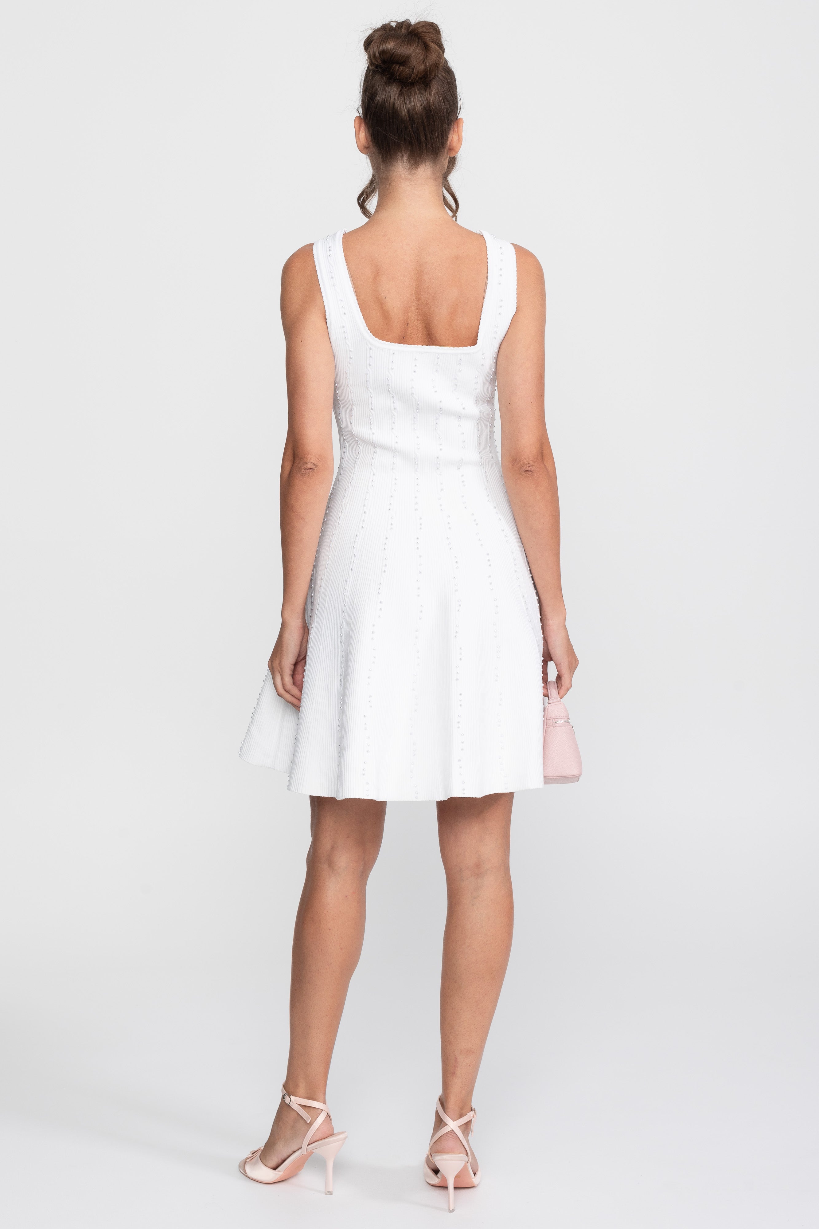 Robe courte côtelée à col carré ornée de perles - Blanc
