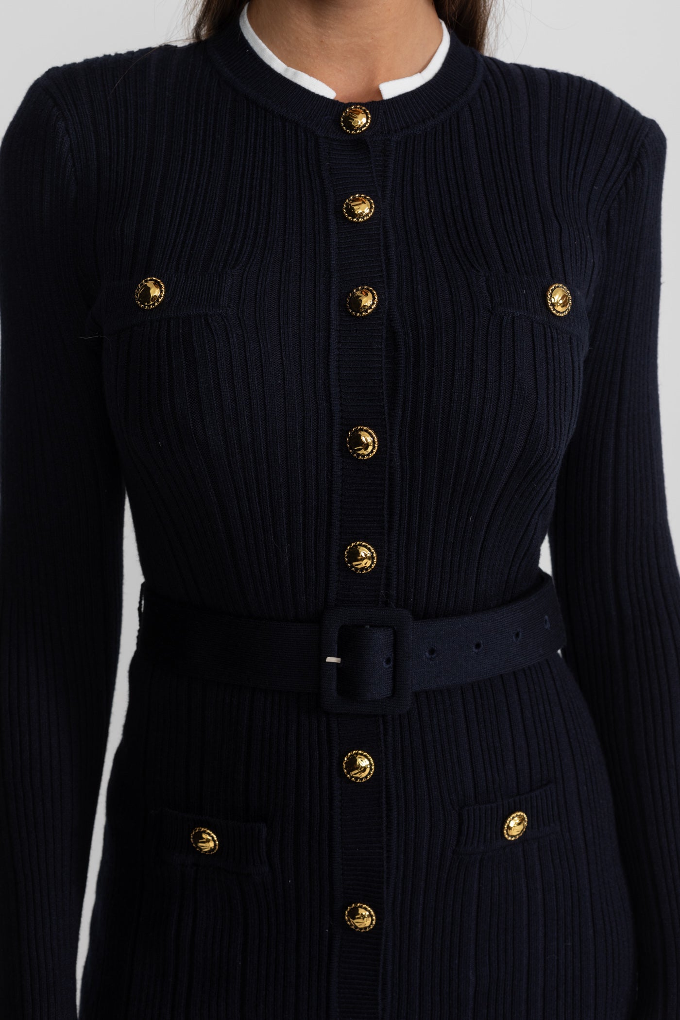 Robe midi en maille côtelée avec fermeture à boutons dorés - Bleu foncé