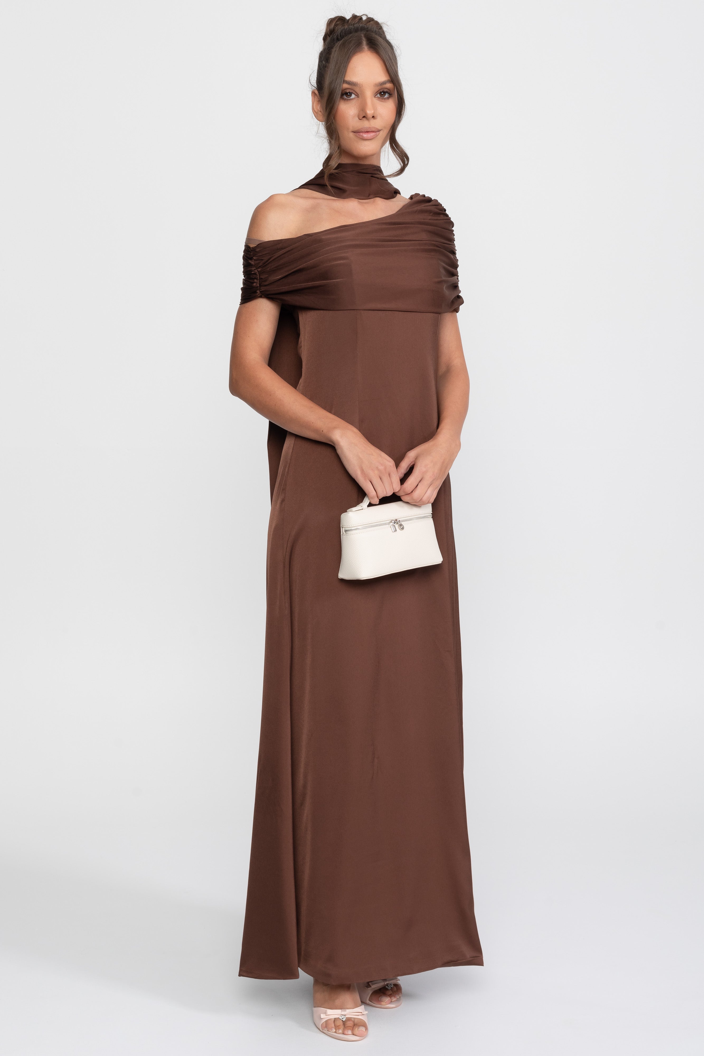 Robe en satin drapée à une épaule avec effet portefeuille froncé - Marron