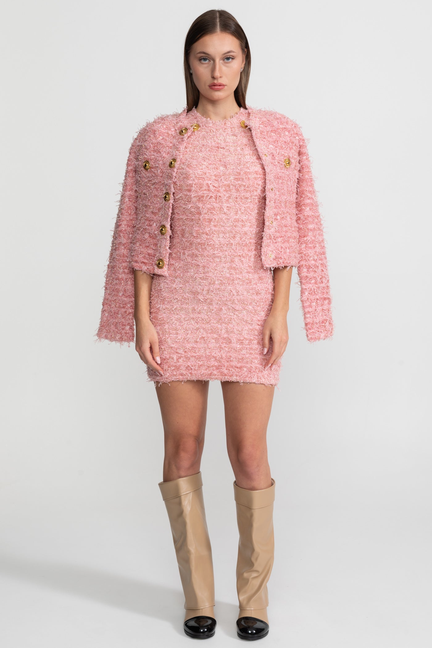 Veste en tweed texturé avec ornements de boutons dorés – Rose