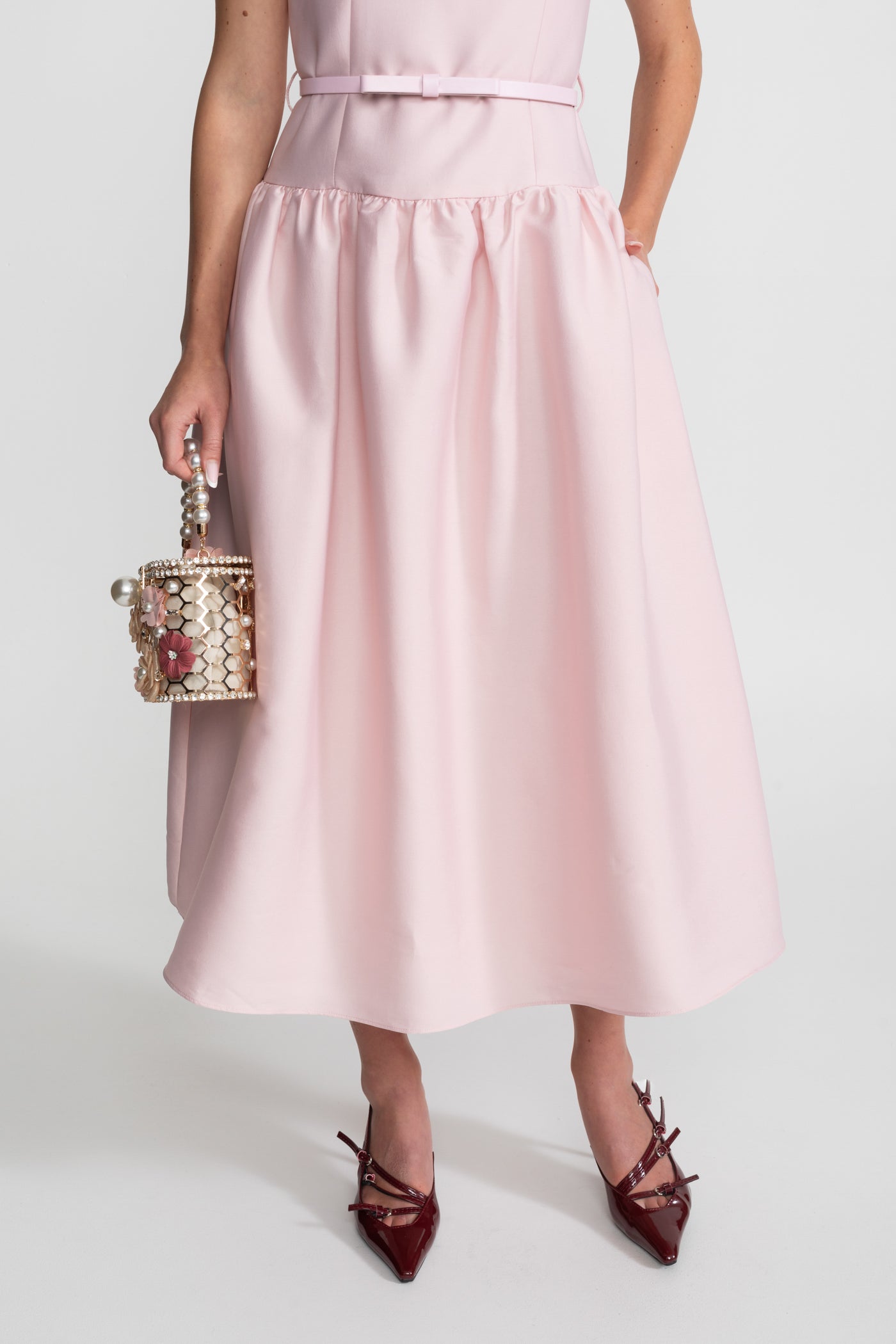 Robe Midi Sans Manches Avec Taille Ceinturée Et Poches Avant – Blush Pink