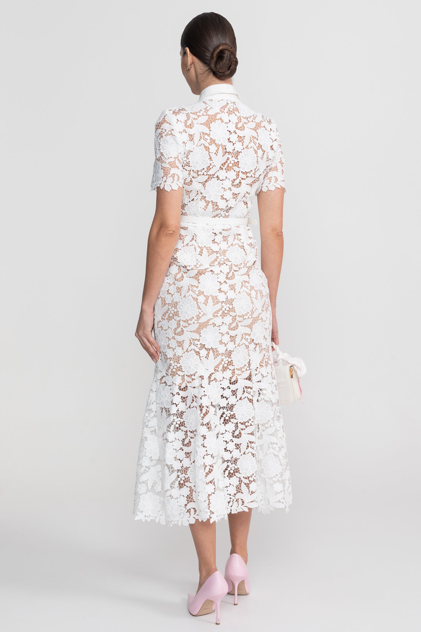 Robe midi à manches courtes en dentelle avec col chemise et taille ceinturée - Blanc