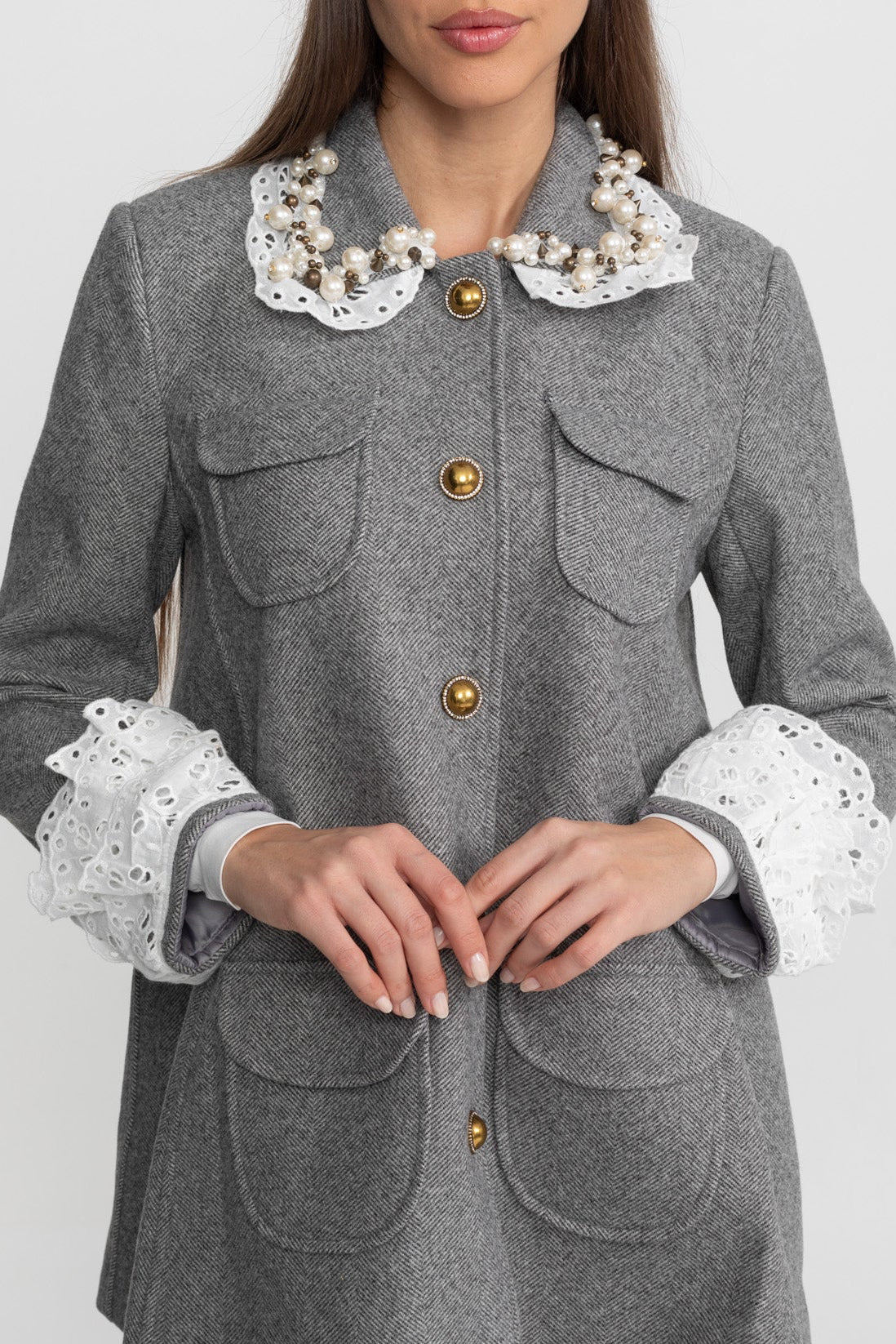 Manteau Mini avec Col en Dentelle Orné de Perles – Gris