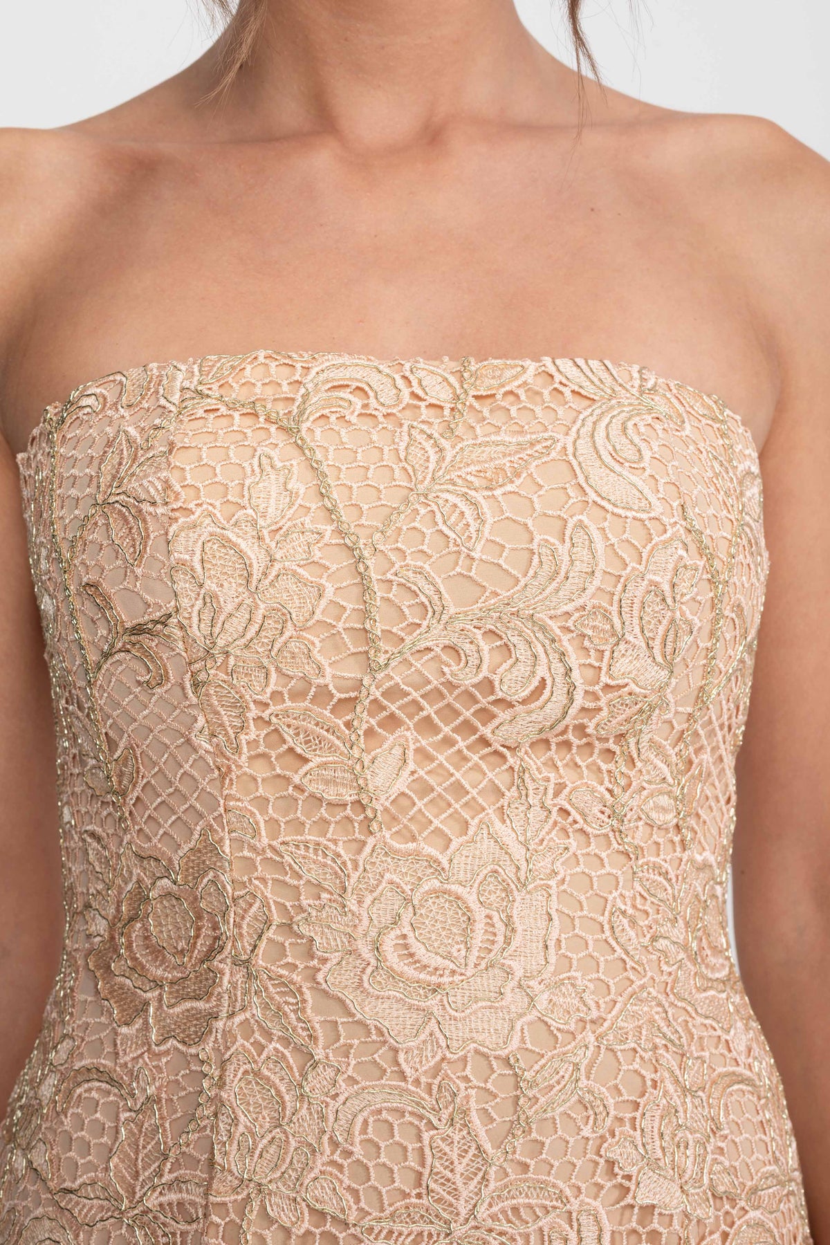 Robe de bal en dentelle florale sans bretelles avec jupe ample en A - Or