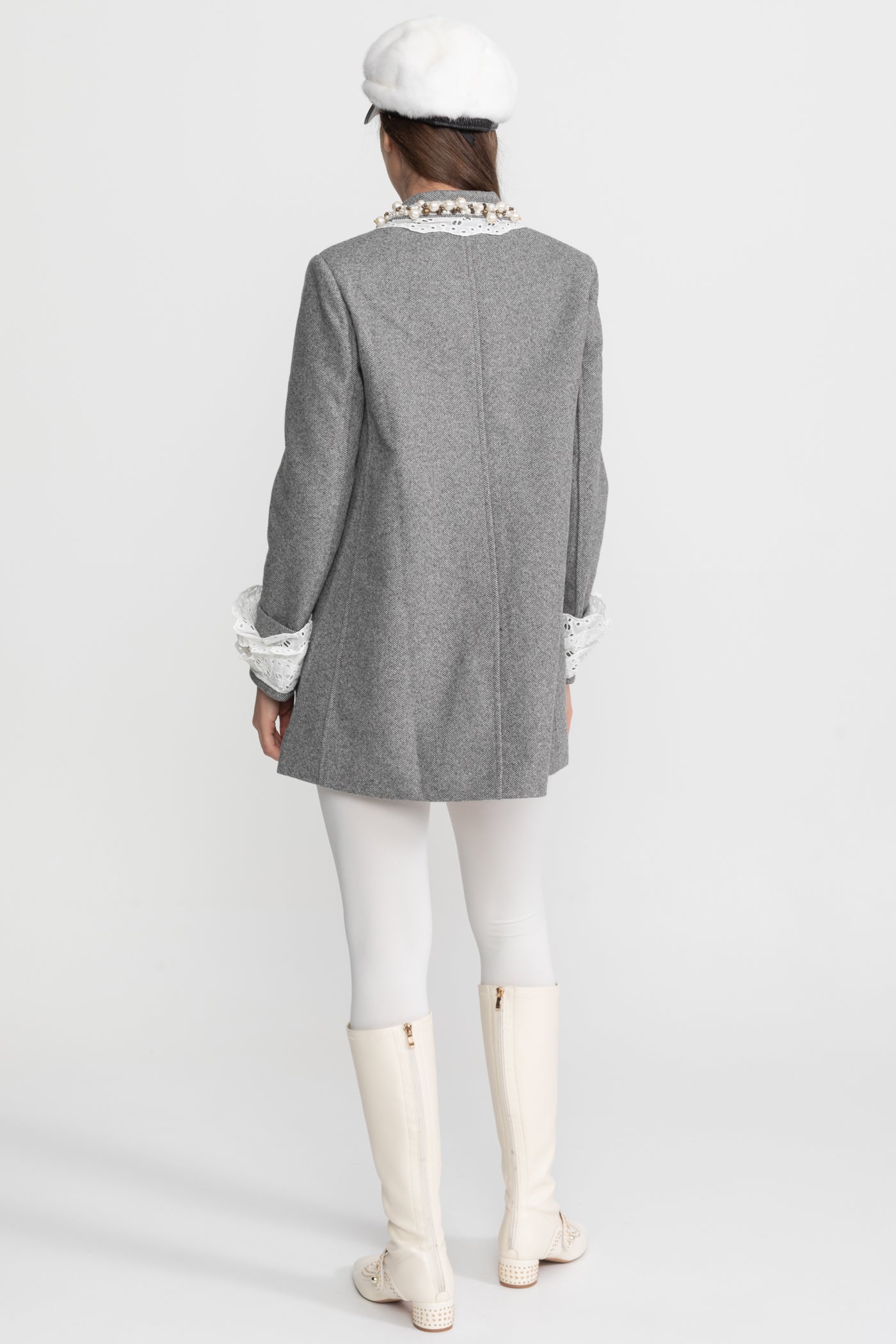 Manteau Mini avec Col en Dentelle Orné de Perles – Gris