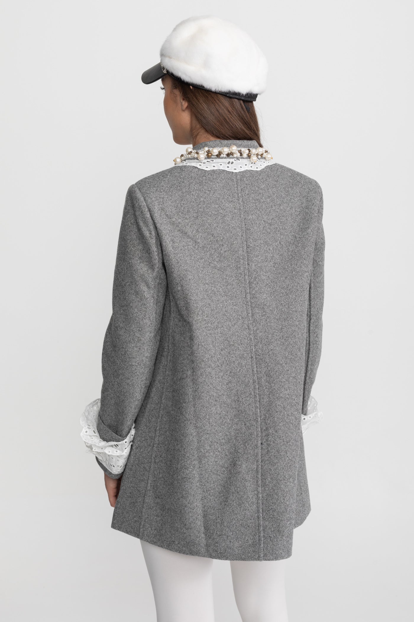 Manteau Mini avec Col en Dentelle Orné de Perles – Gris