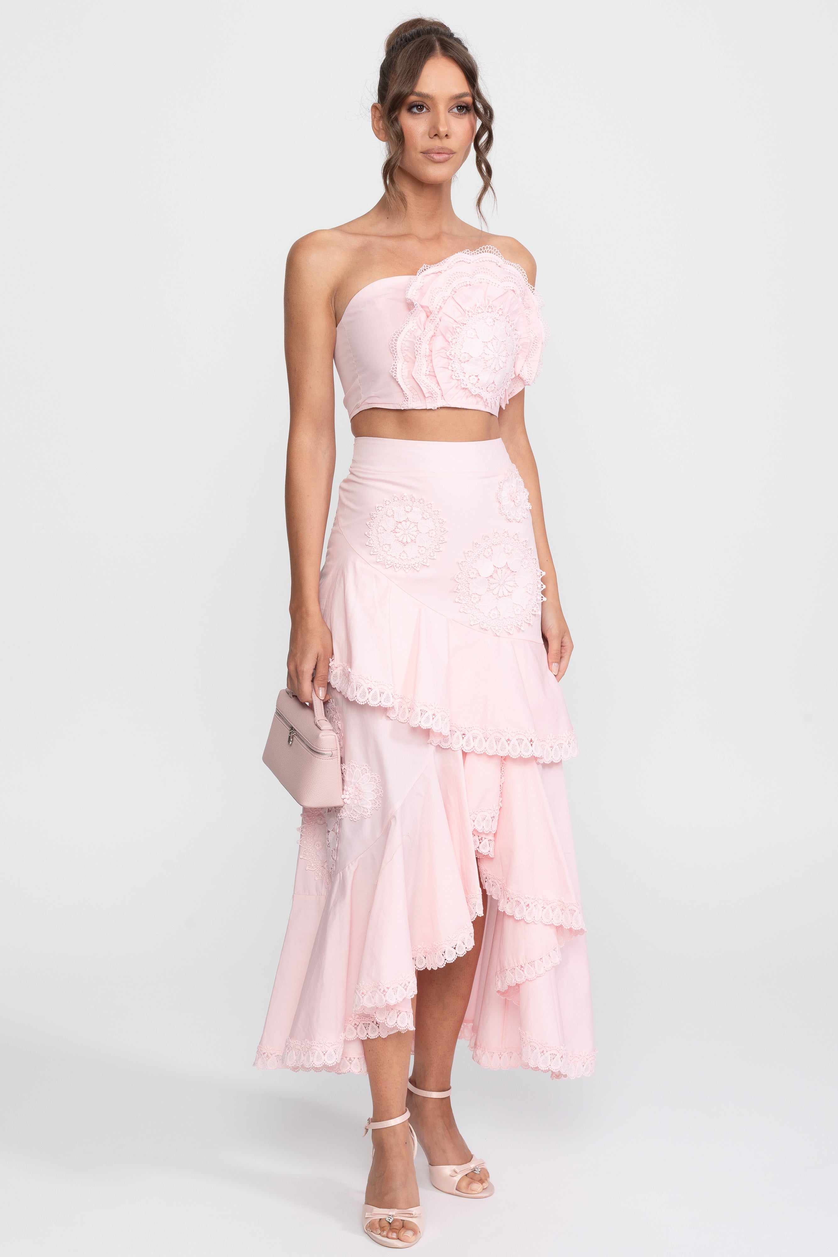 Ensemble deux pièces en crochet avec médaillon et jupe longue à volants - Rose