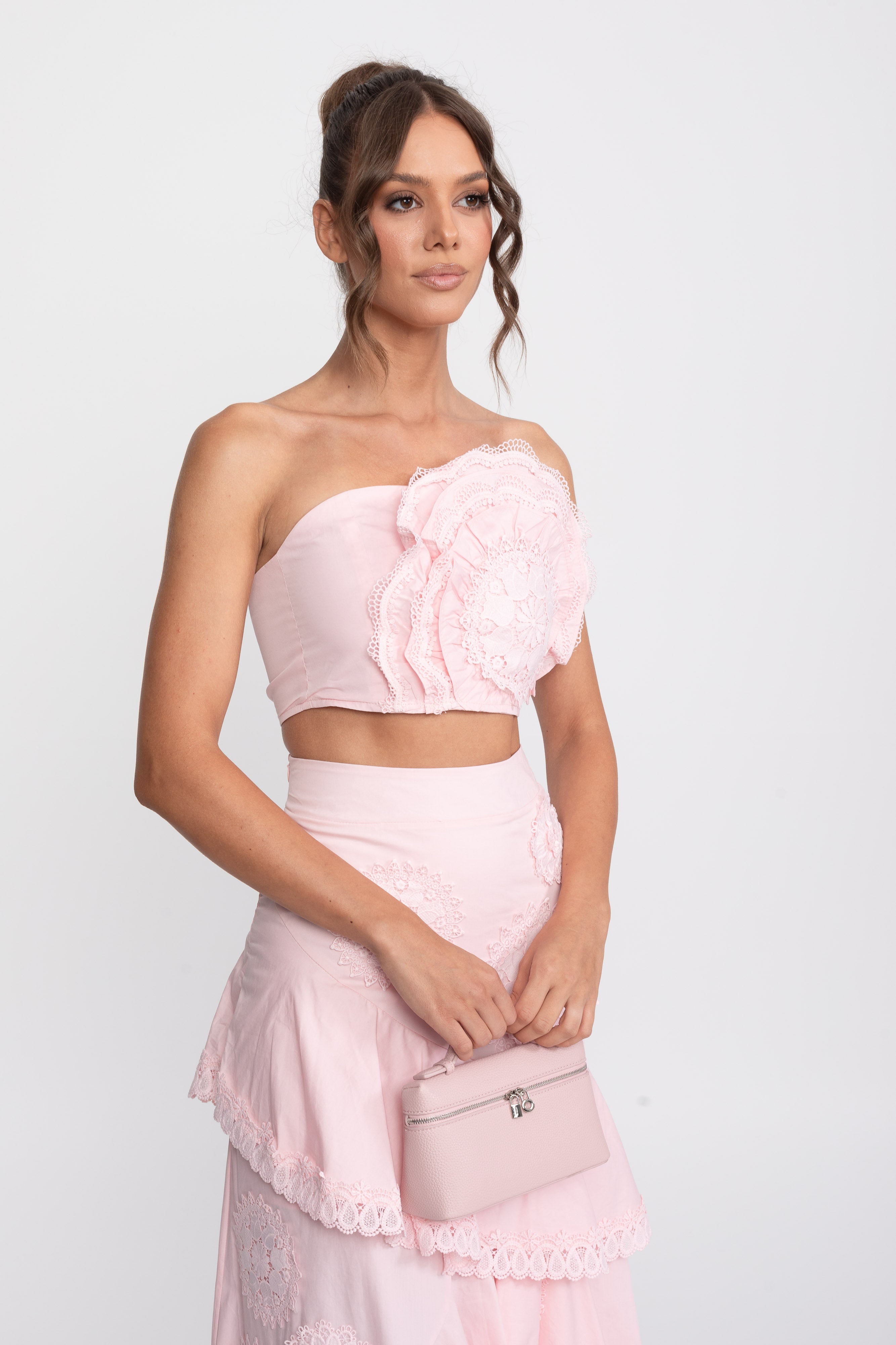 Ensemble deux pièces en crochet avec médaillon et jupe longue à volants - Rose