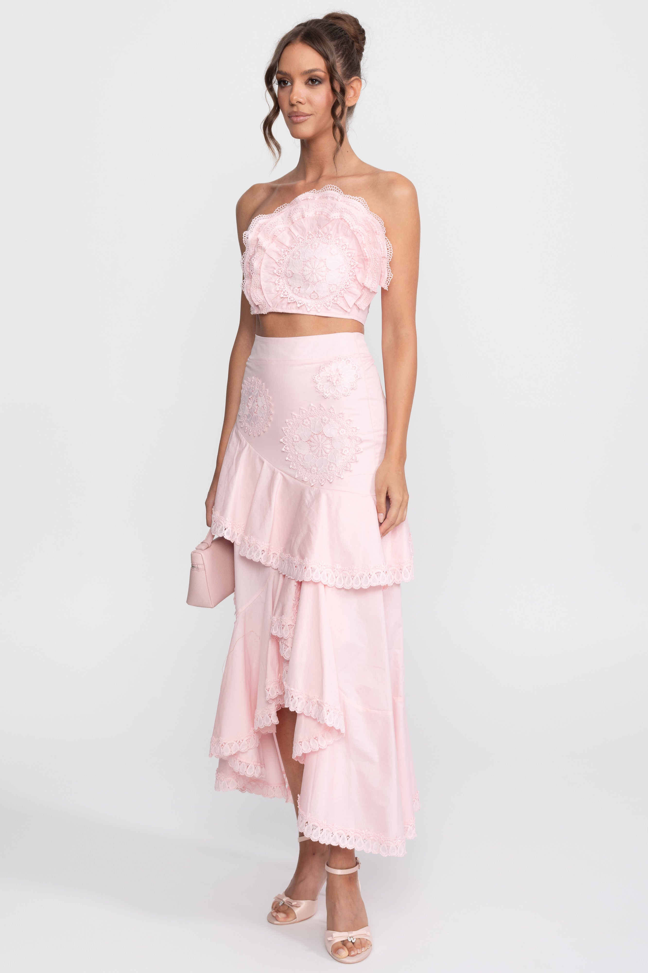 Ensemble deux pièces en crochet avec médaillon et jupe longue à volants - Rose