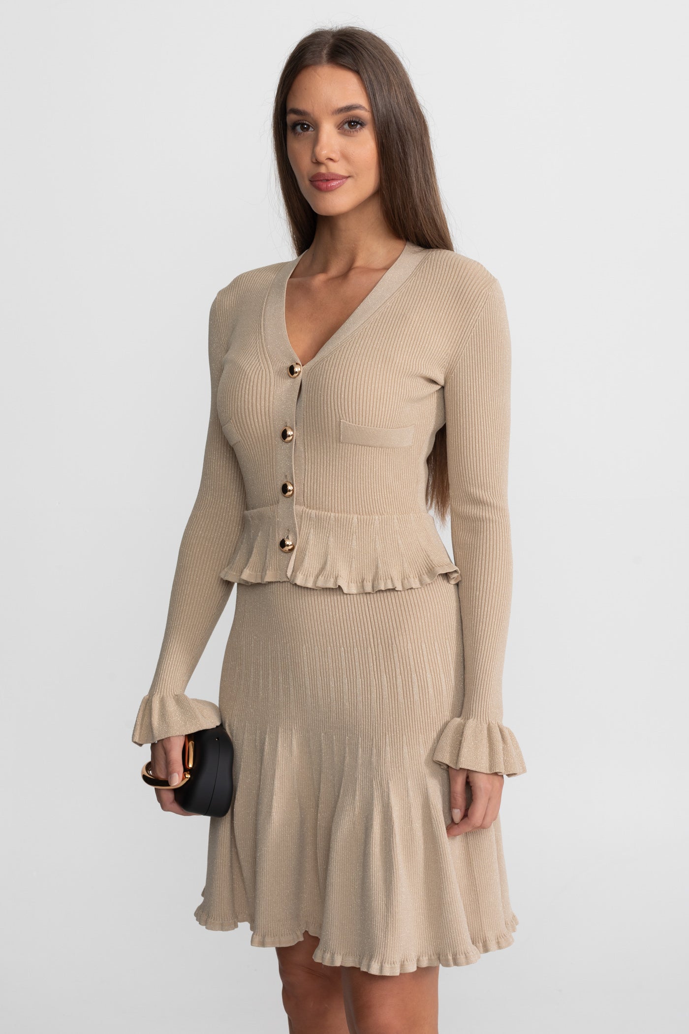 Robe en maille côtelée avec taille à basque et ourlet évasé – Beige