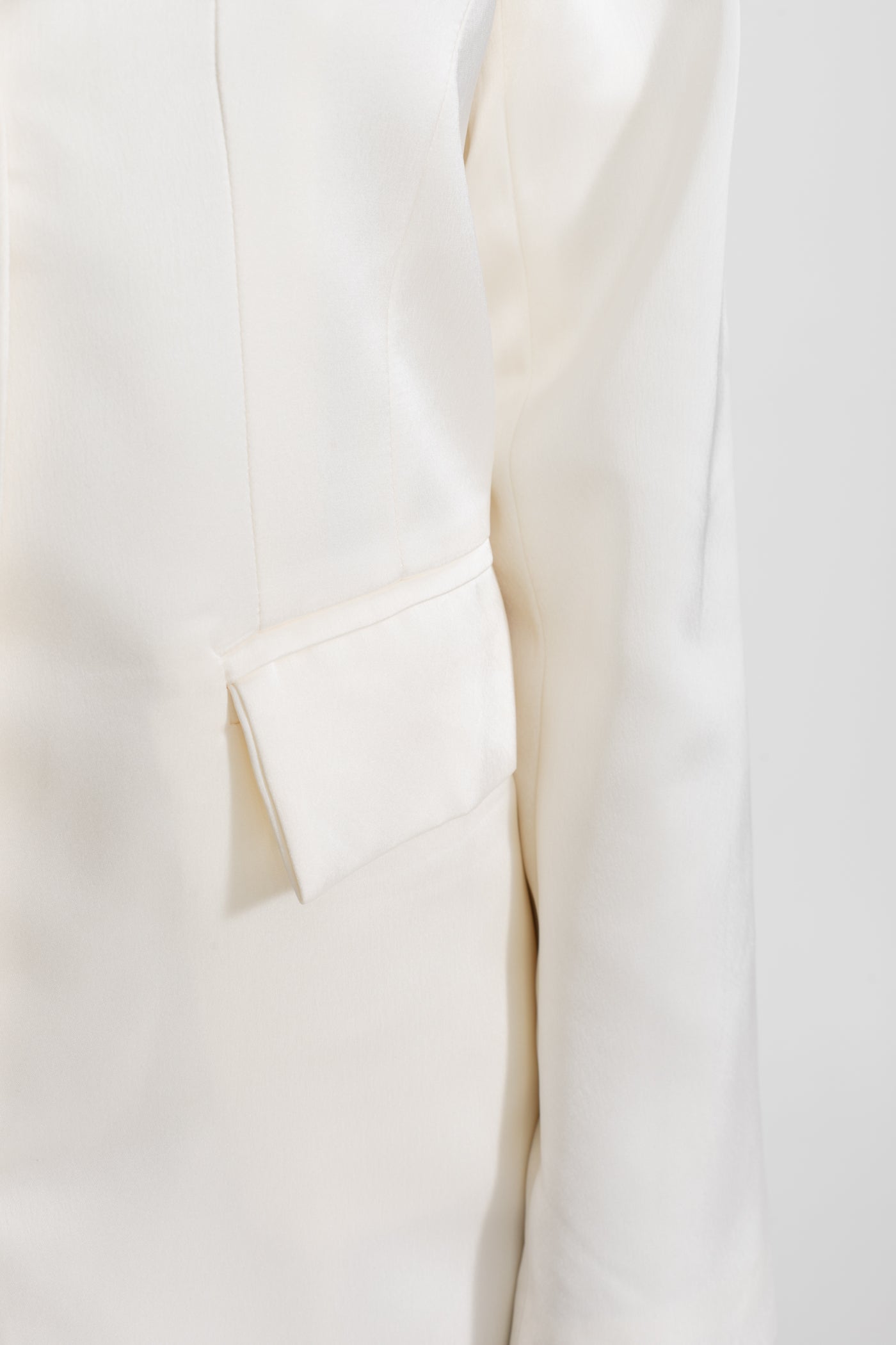 Robe Blazer en Satin Ivoire Ornée de Roses