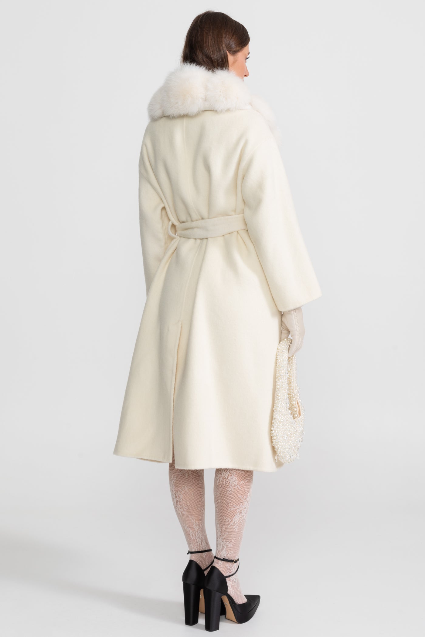 Manteau en laine avec col en fourrure de renard et ceinture à nouer – Ivoire