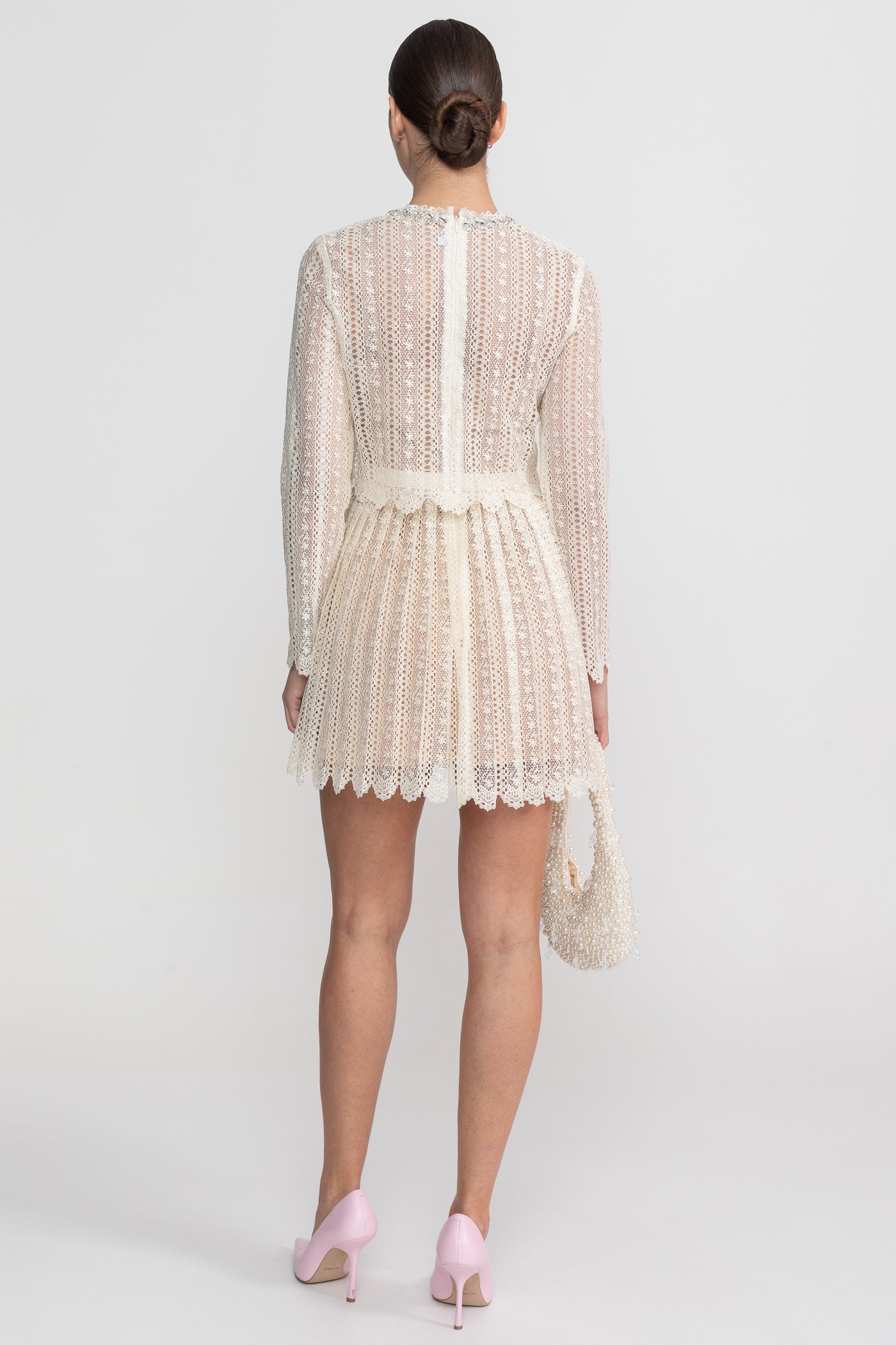 Robe Mini En Dentelle Avec Col Montant Et Jupe Plissée - Ivoire