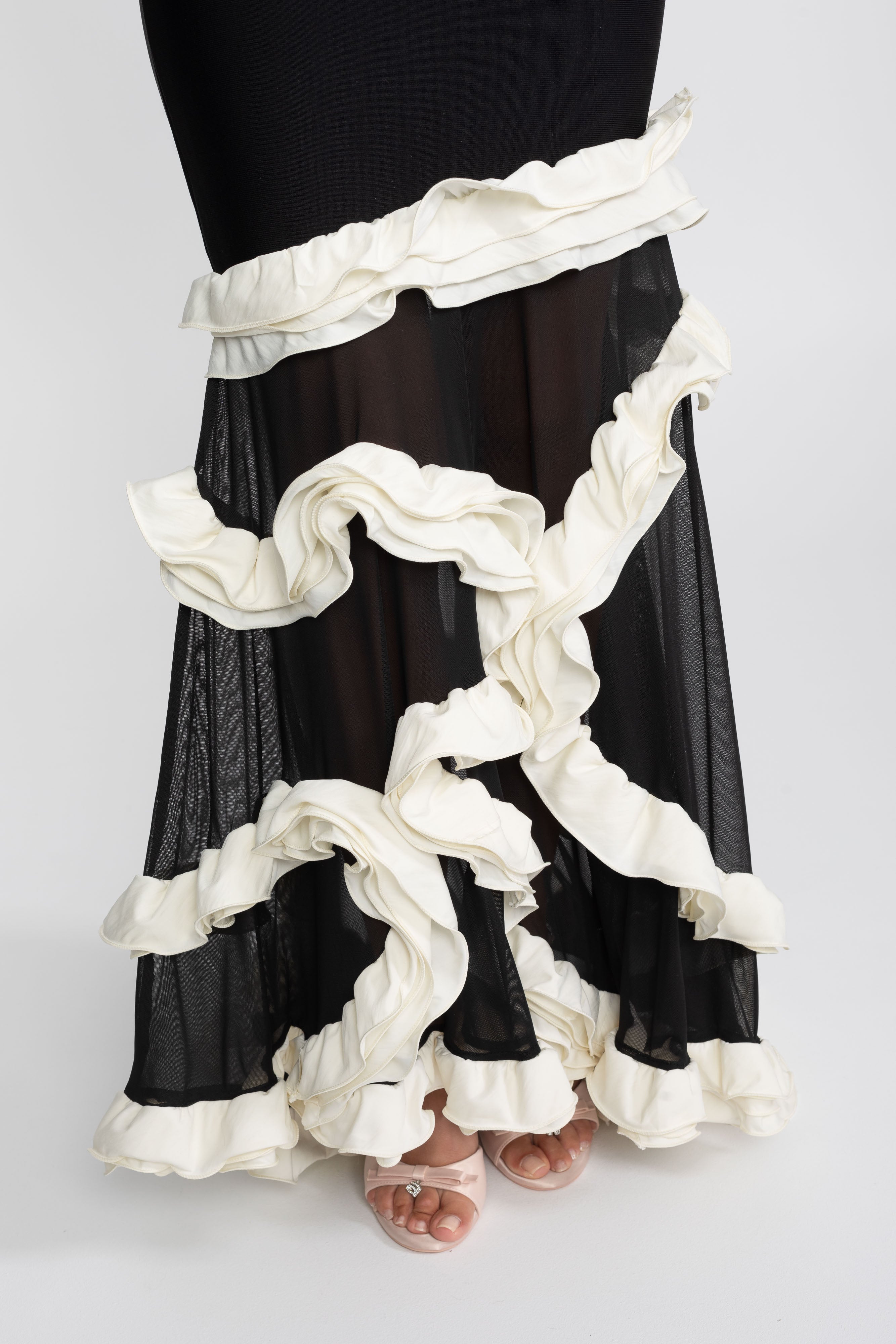 Robe moulante à ourlet volanté avec encolure carrée - Noir