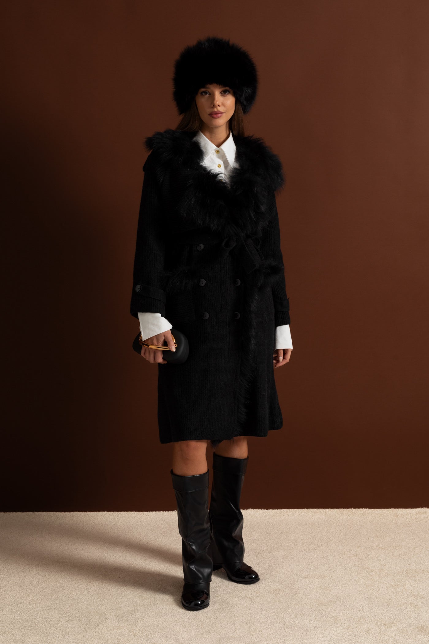 Manteau long en laine à double boutonnage avec garniture en fourrure – Noir