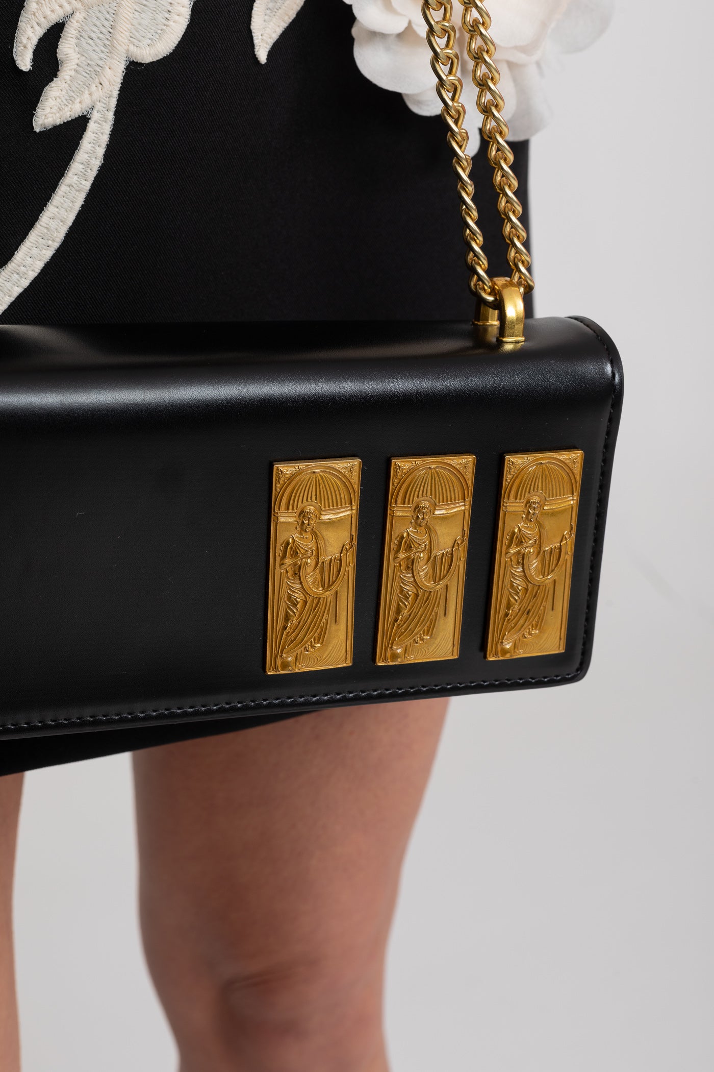 Structured Chain Shoulder Bag With Gold Embossed Plaques - Black