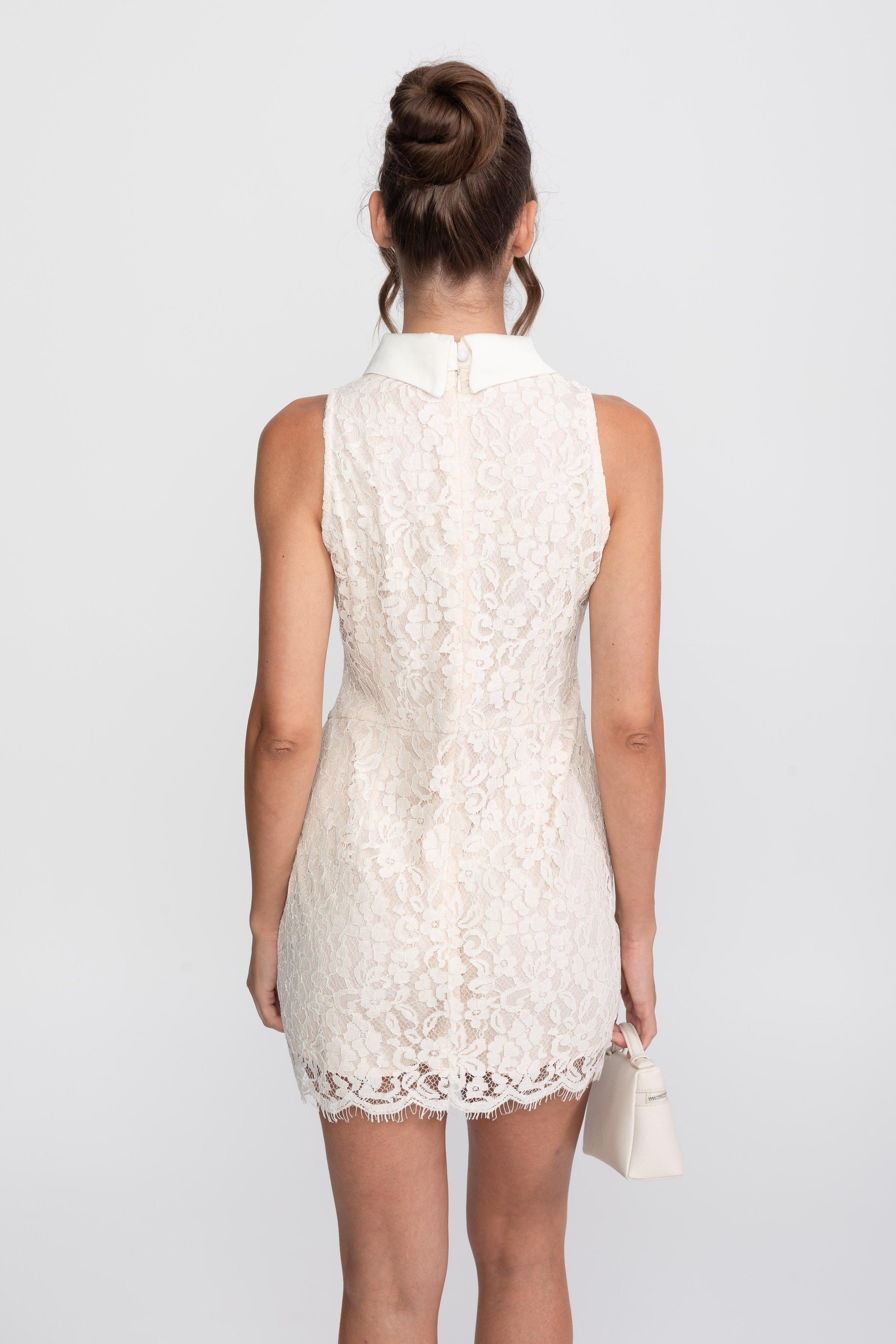 Robe mini corset en dentelle avec col et devant boutonné - Ivoire