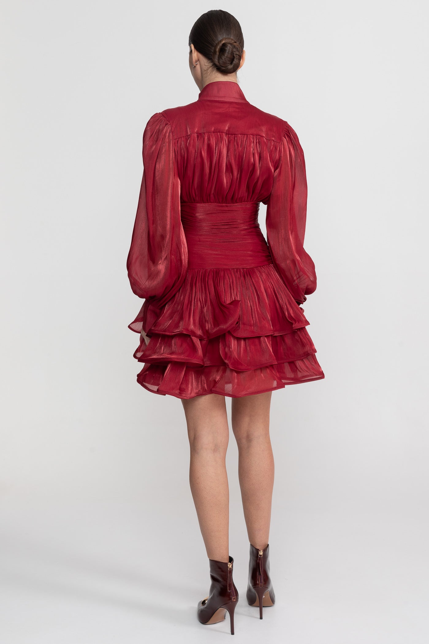 Robe courte drapée à manches longues avec jupe à volants superposés - Rouge