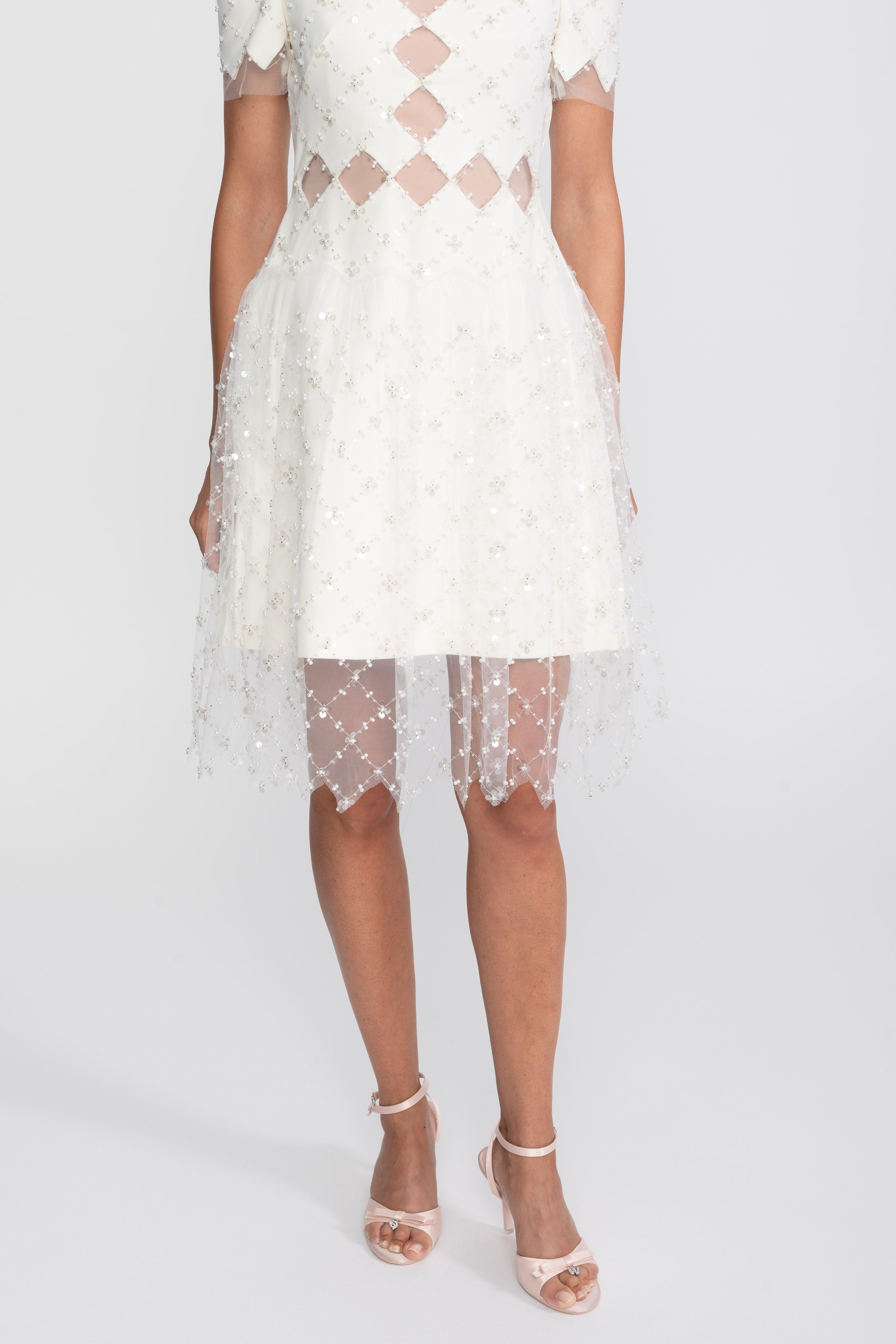 Robe perlée à découpes en diamant avec bordure en perles - Blanc