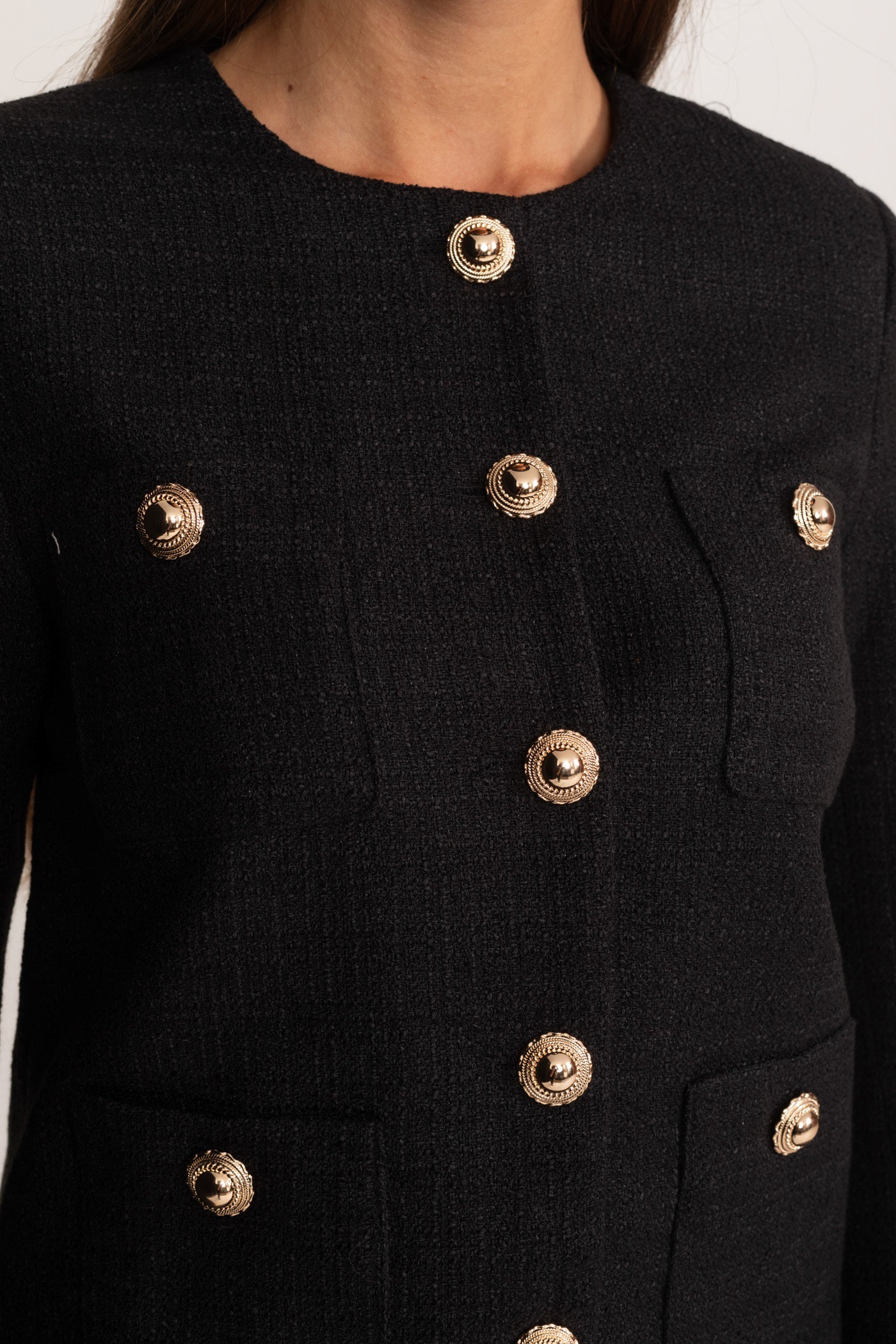 Blazer en tweed avec poignets en fausse fourrure et boutons dorés – Noir