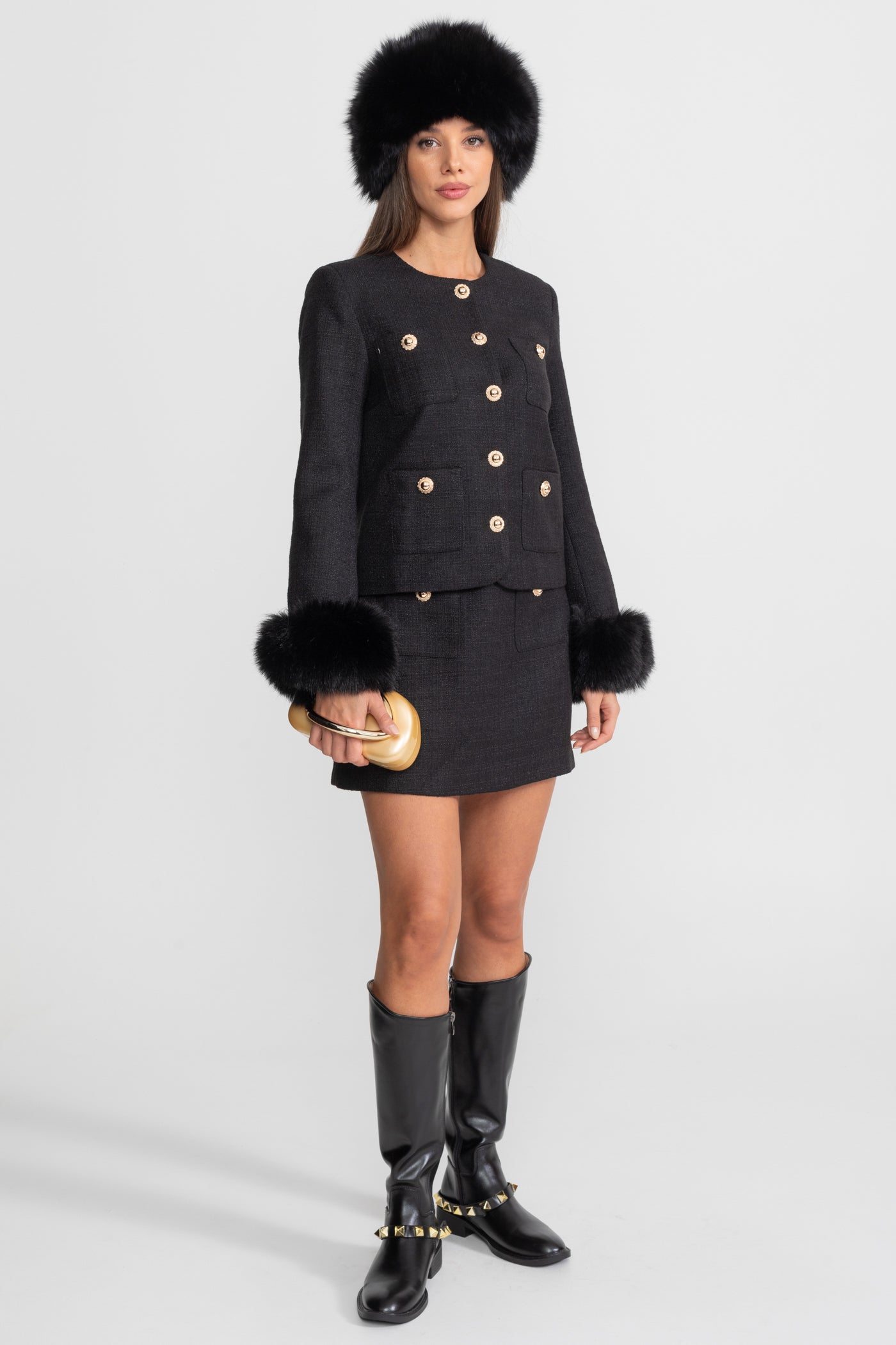 Blazer en tweed avec poignets en fausse fourrure et boutons dorés – Noir