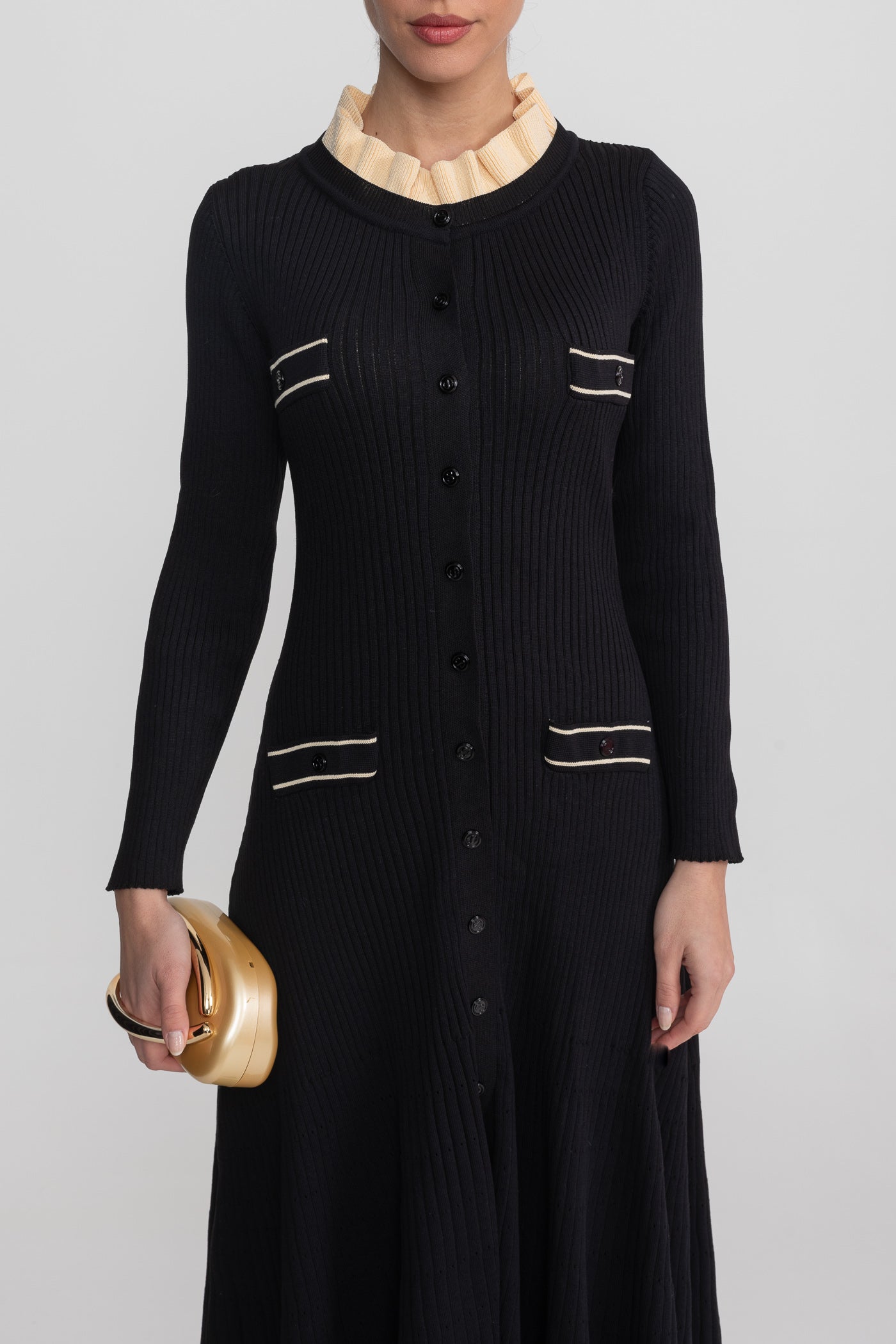 Robe midi à manches longues avec patte de boutonnage frontale et bordure de poche contrastée - Noir