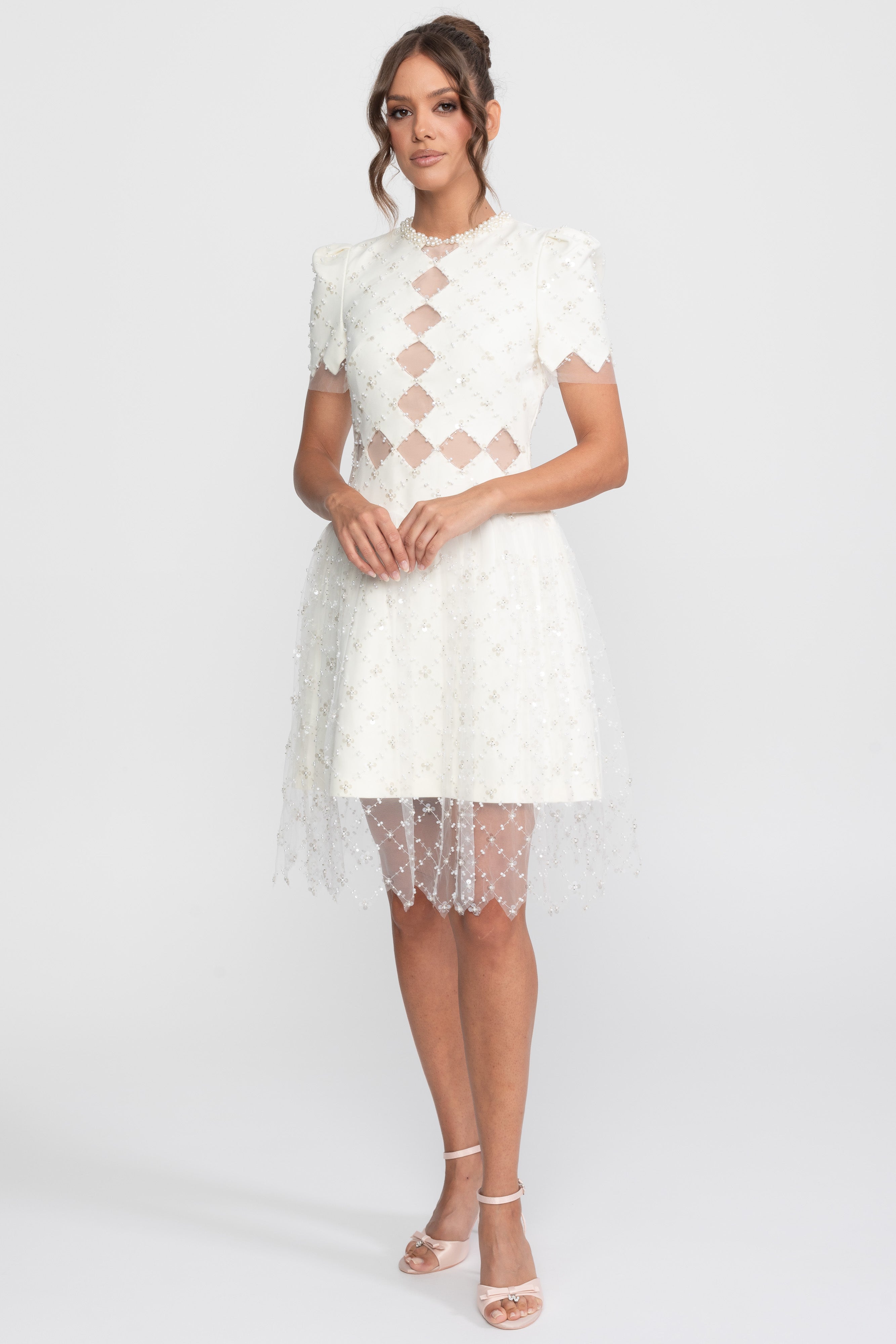 Robe perlée à découpes en diamant avec bordure en perles - Blanc