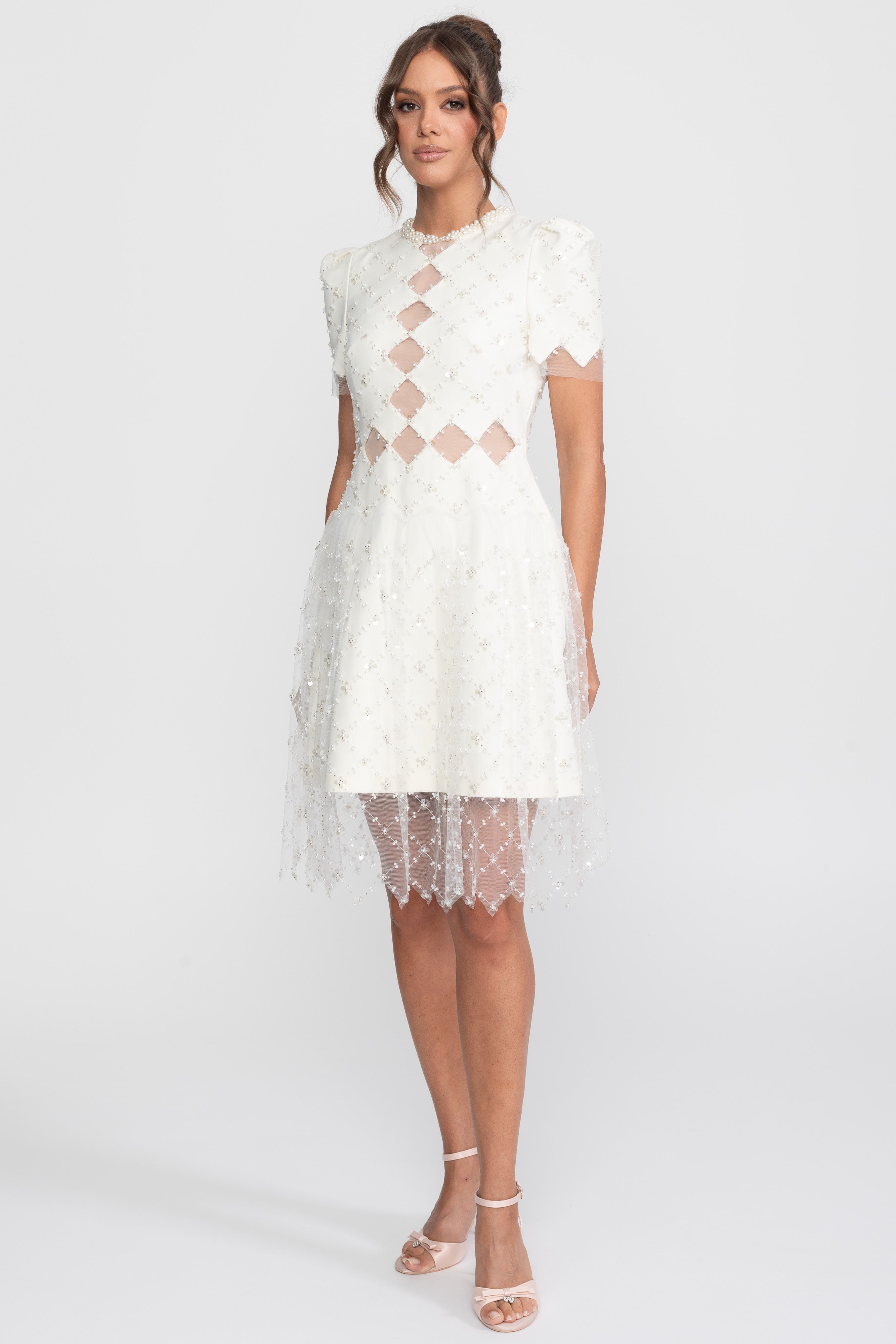 Robe perlée à découpes en diamant avec bordure en perles - Blanc