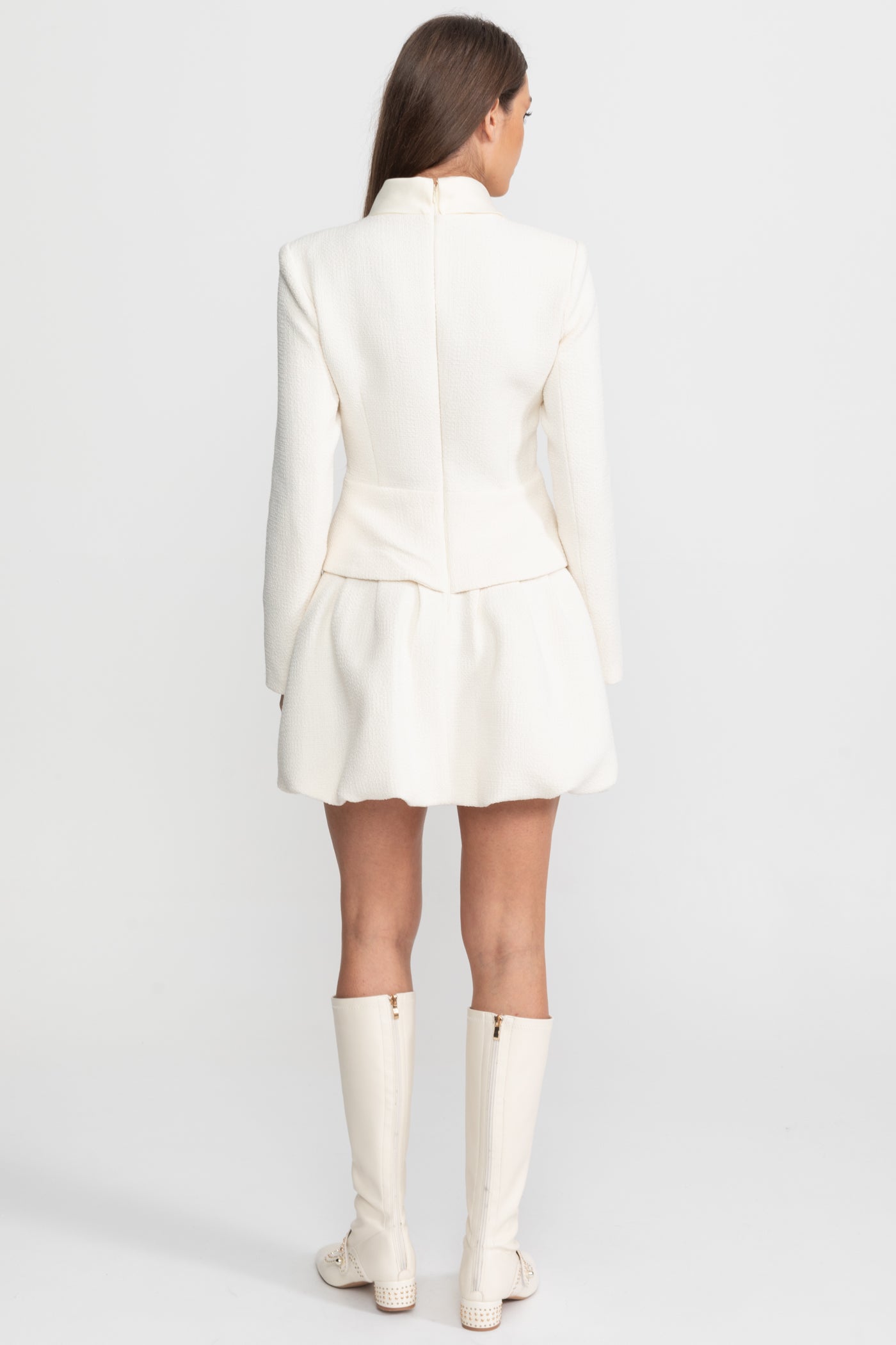 Robe Mini Texturée avec Ornements Boutons en Cristal – Ivoire