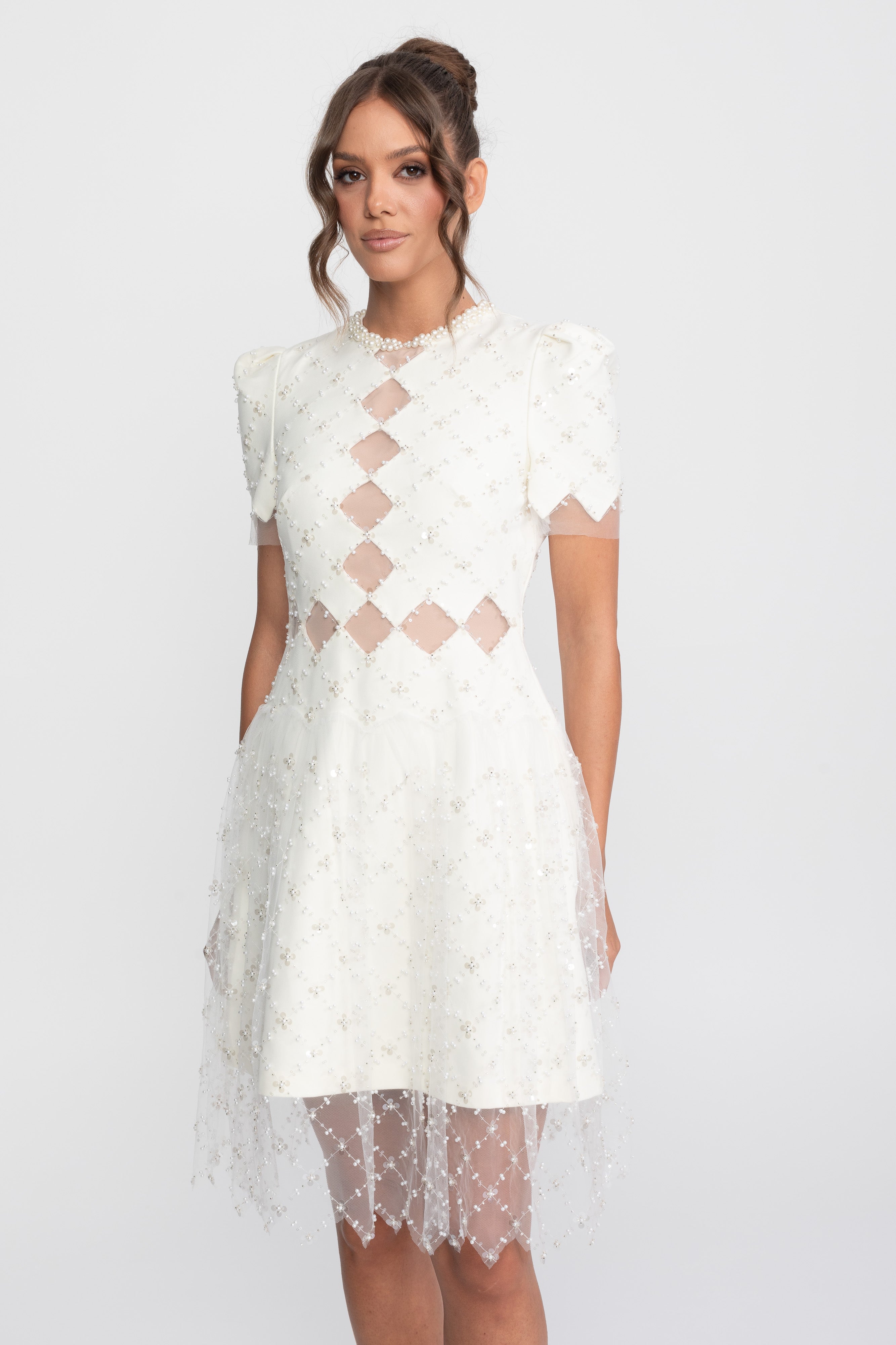 Robe perlée à découpes en diamant avec bordure en perles - Blanc