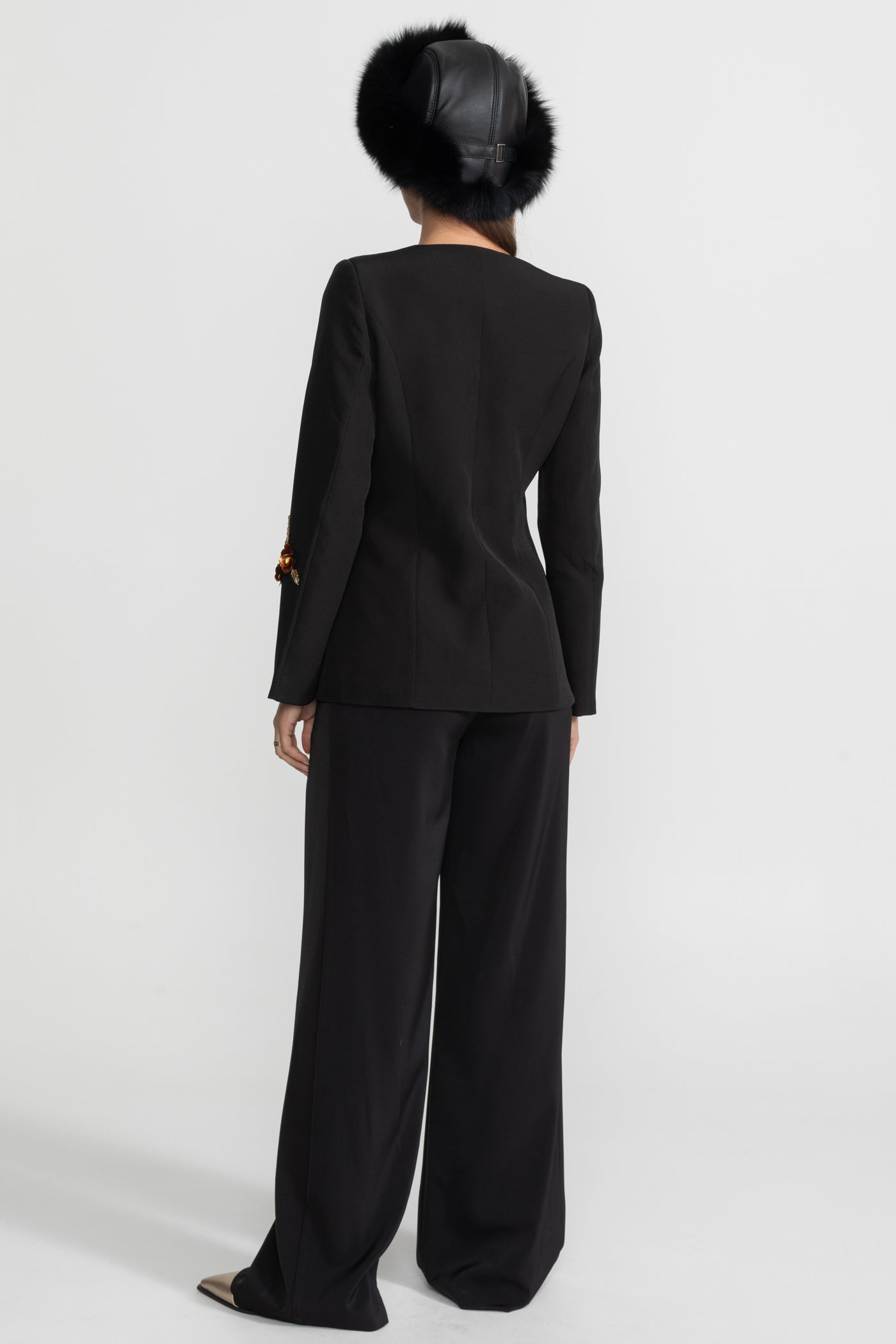 Blazer à col en V profond avec broderie florale complexe - Noir