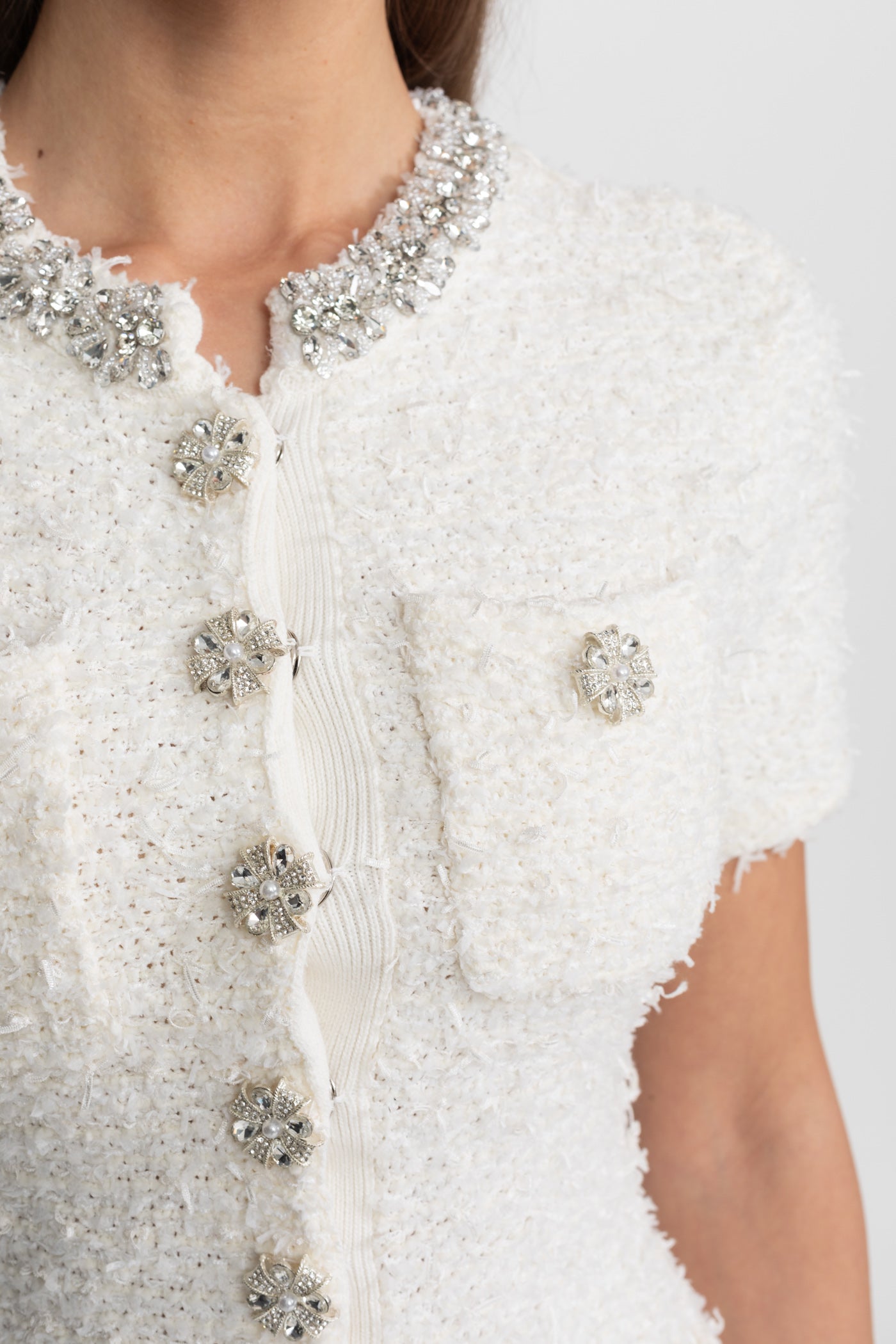 Robe Mini en Tweed Ornée de Cristaux sur les Boutons – Blanc