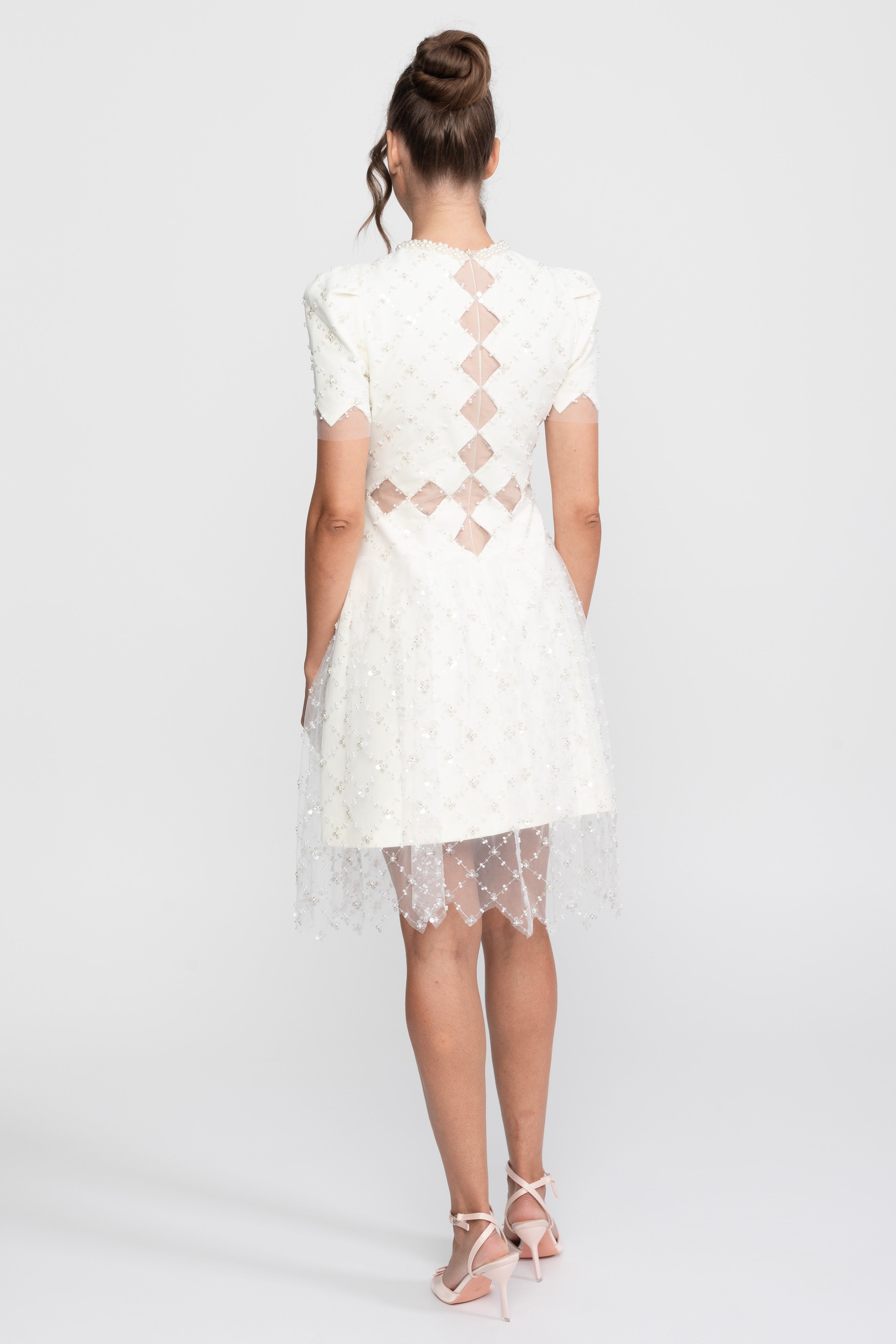 Robe perlée à découpes en diamant avec bordure en perles - Blanc