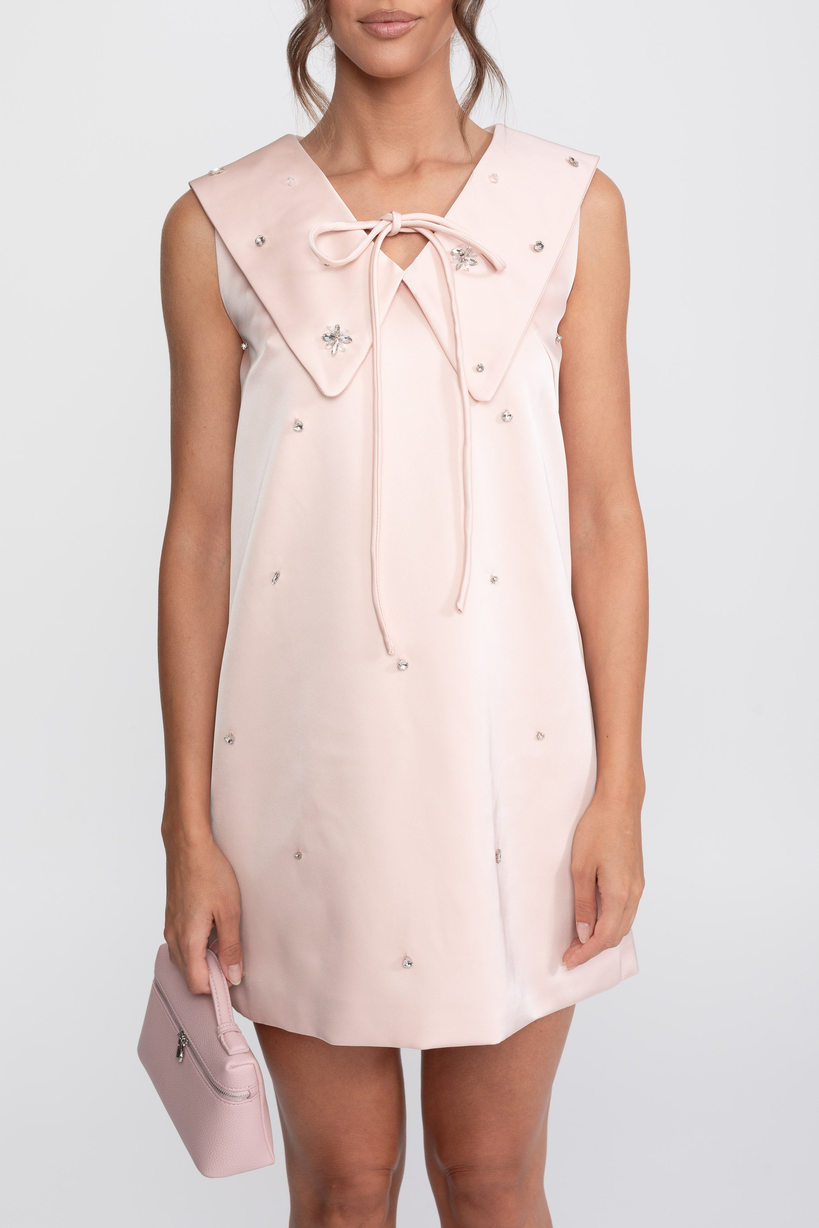 Robe mini en satin à col marin avec lien au cou - Rose