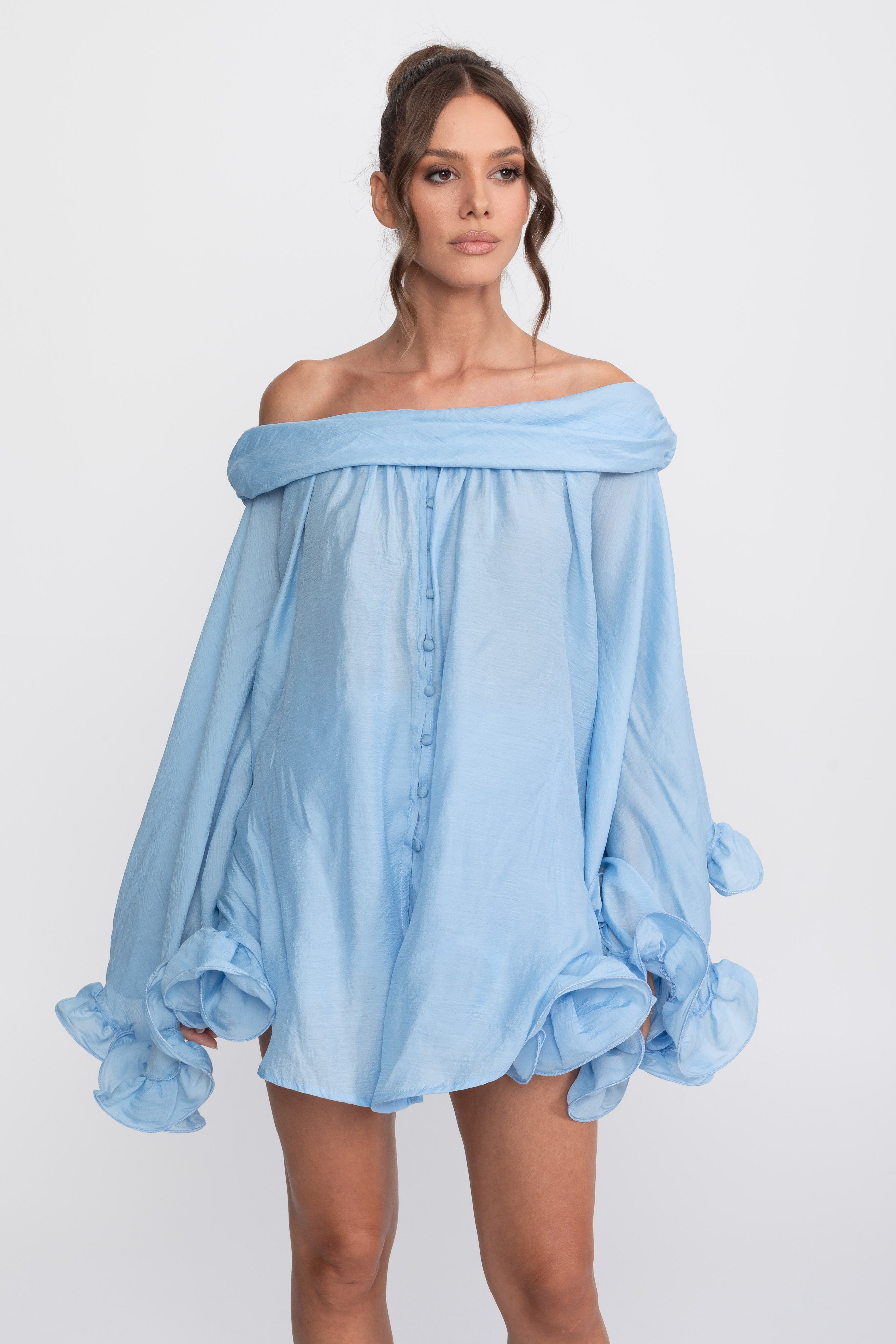 Mini-robe à épaules dénudées avec ourlet à volants et manches longues - Light Blue