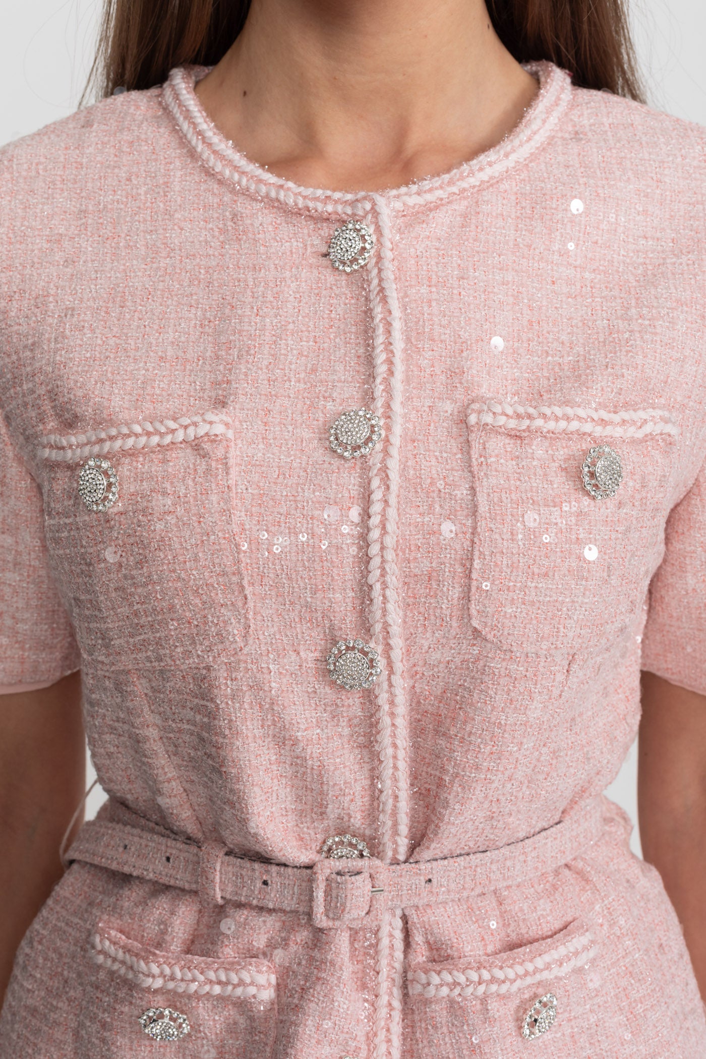 Robe midi en tweed ornée avec jupe plissée en chiffon – Blush Pink