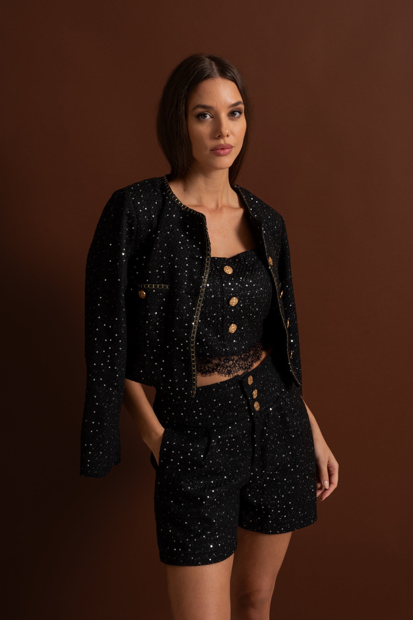 Ensemble Coordonné 3 Pièces Orné avec Veste Courte, Top à Bordure en Dentelle et Short Taille Haute – Noir