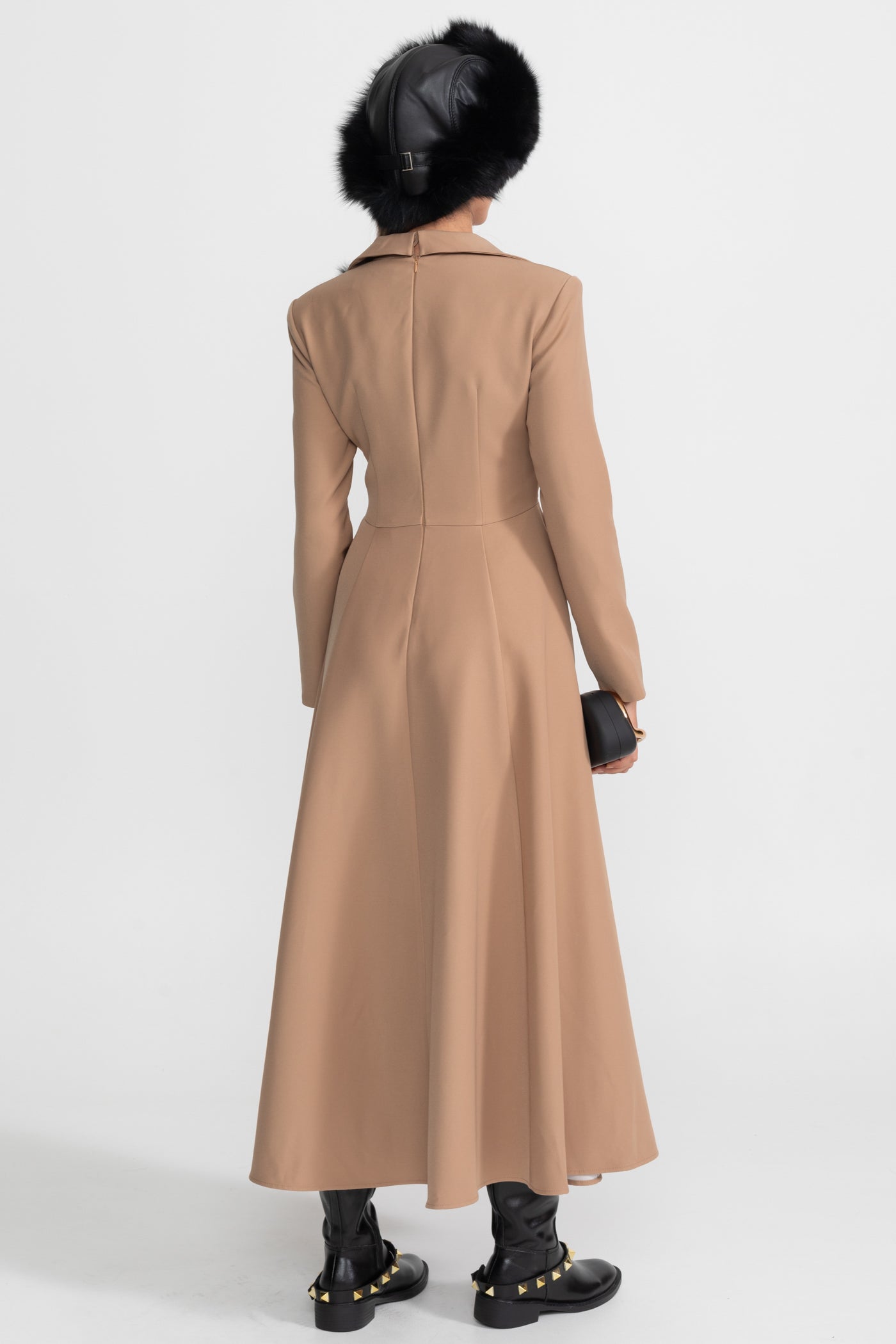 Robe à manches longues avec détail noué à la taille – Camel
