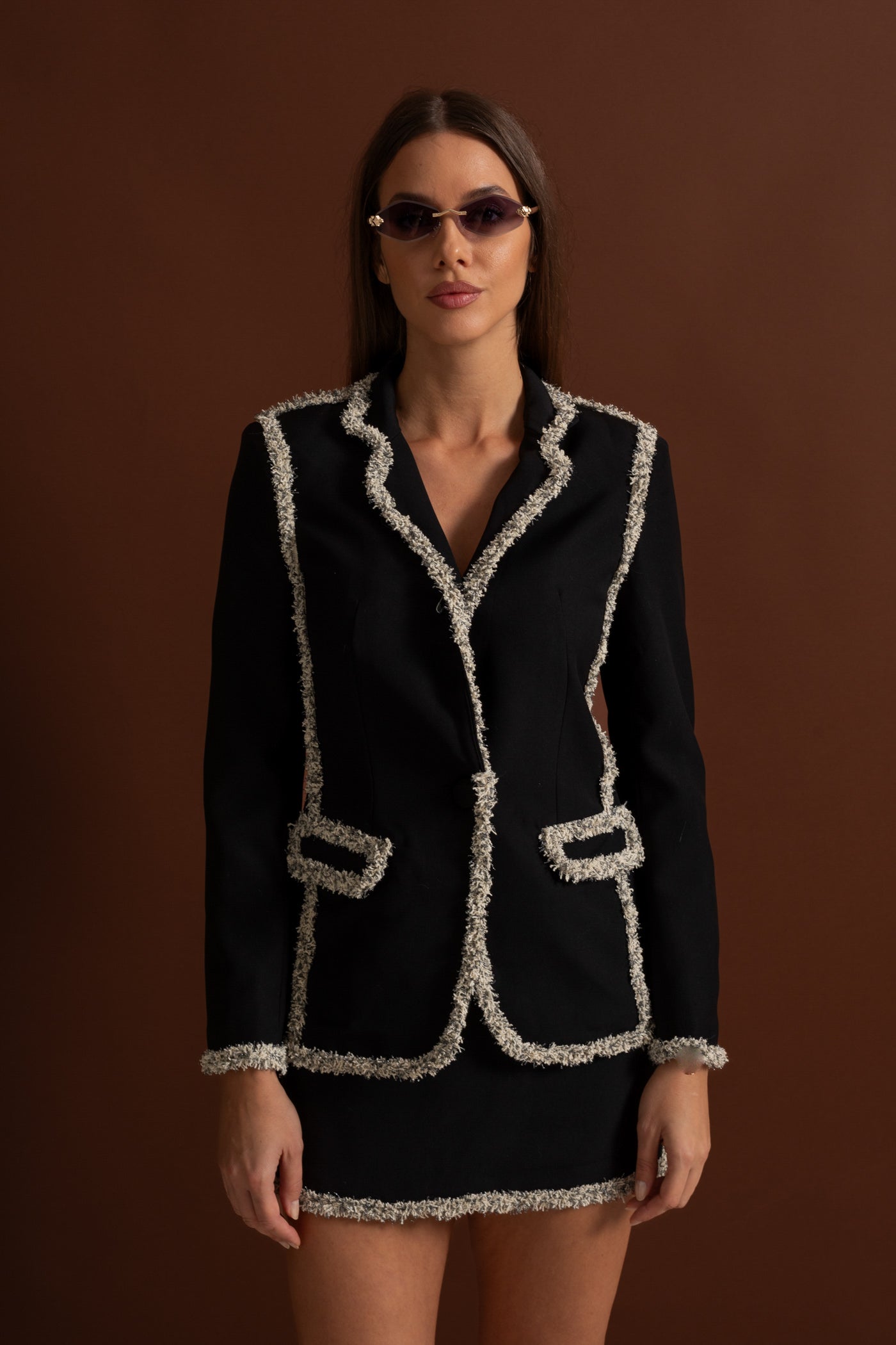 Ensemble en tweed avec blazer à bordure scintillante et mini-jupe assortie - Noir