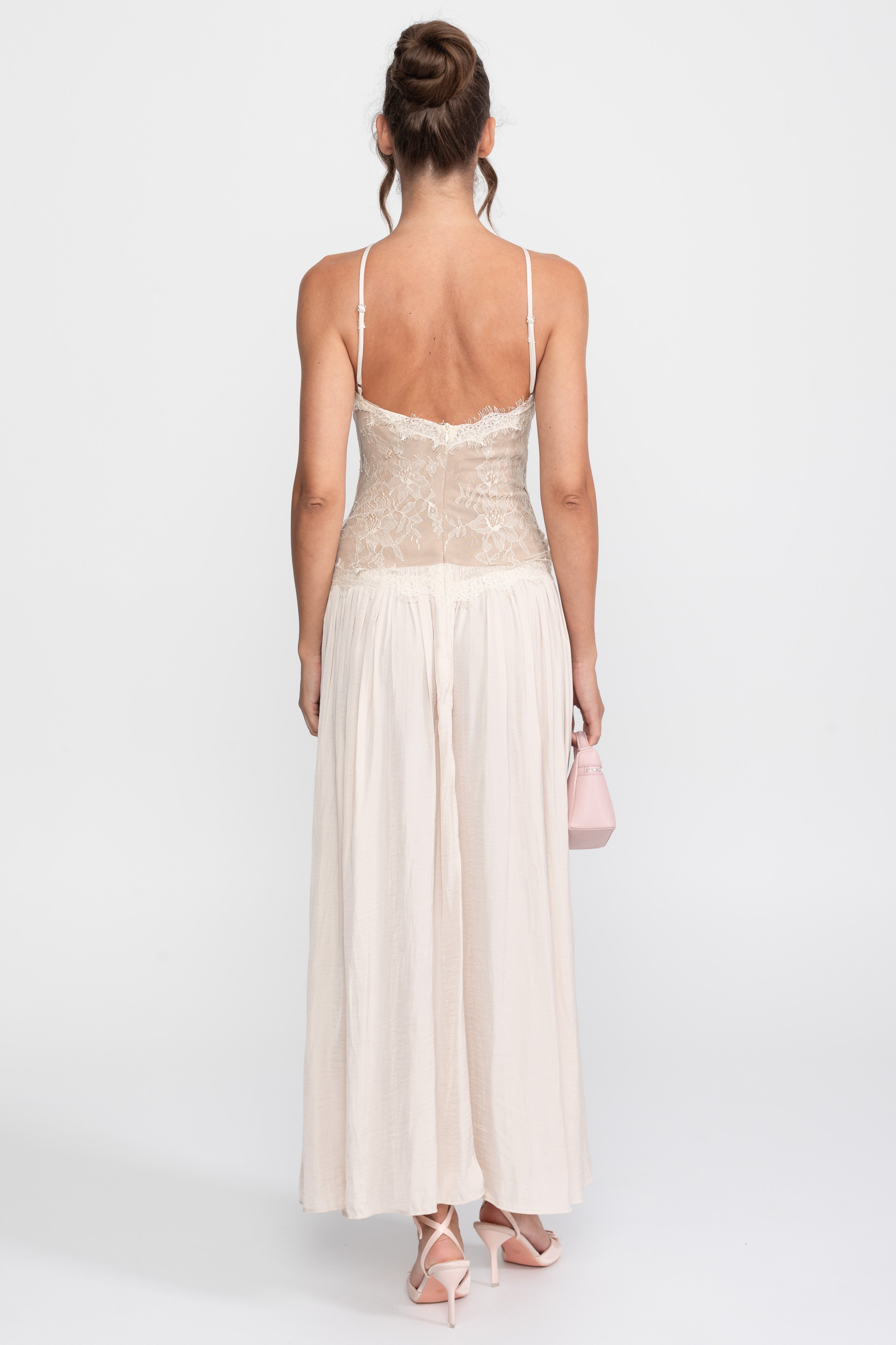 Robe longue sans manches à col licou en dentelle avec jupe plissée - Crème