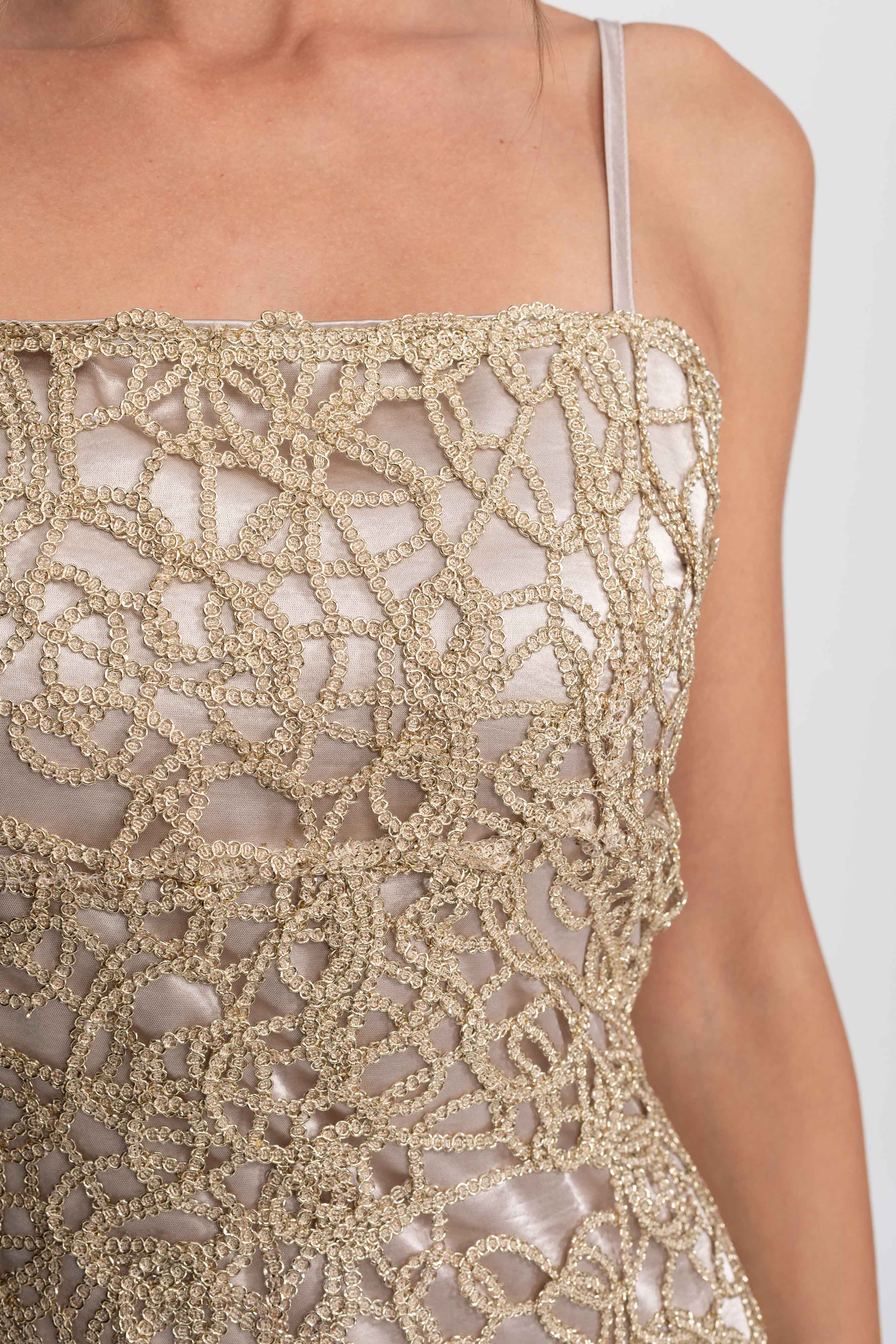 Robe fourreau en dentelle métallisée avec encolure carrée - Or