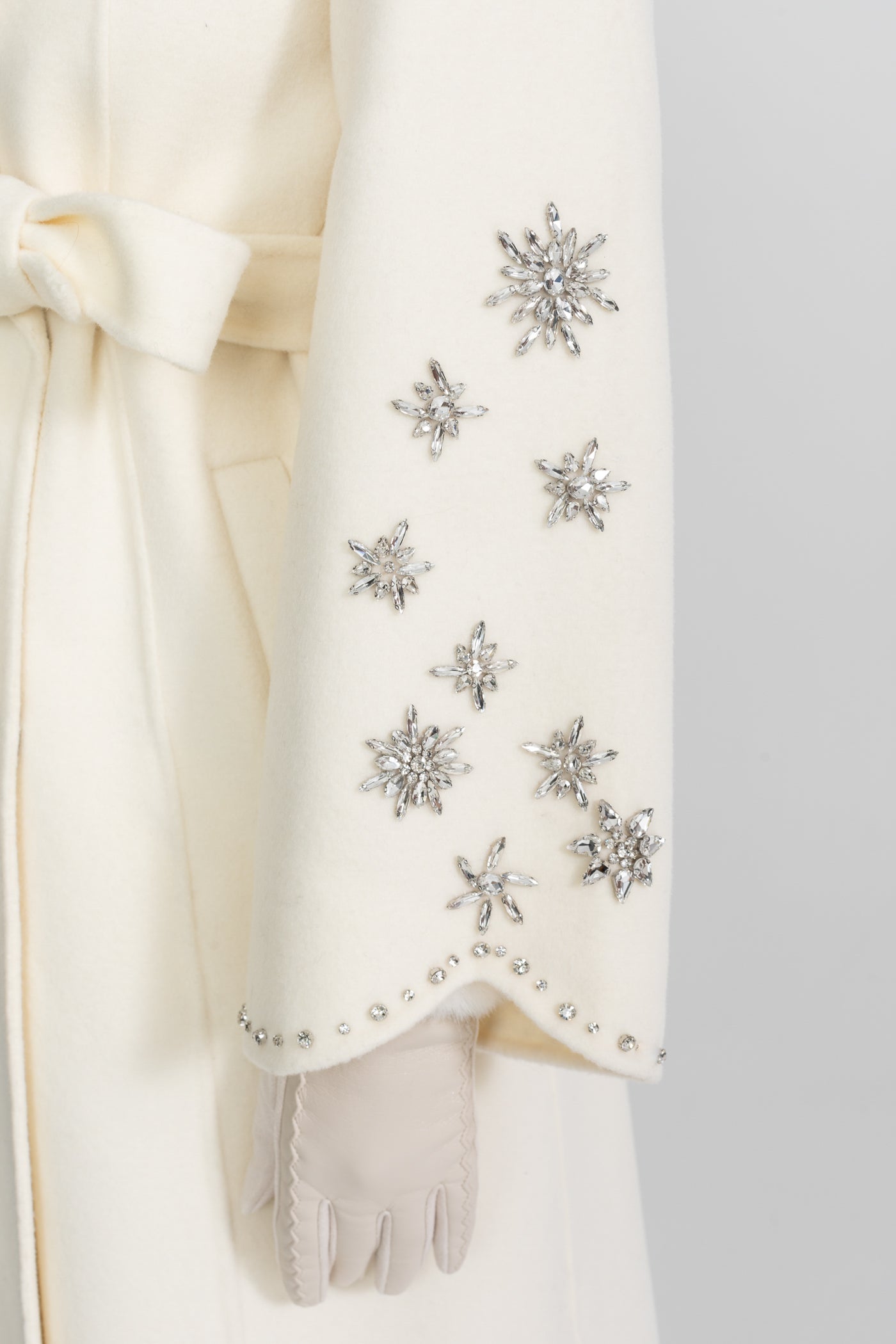 Manteau en laine orné avec col en fourrure de renard – Ivoire